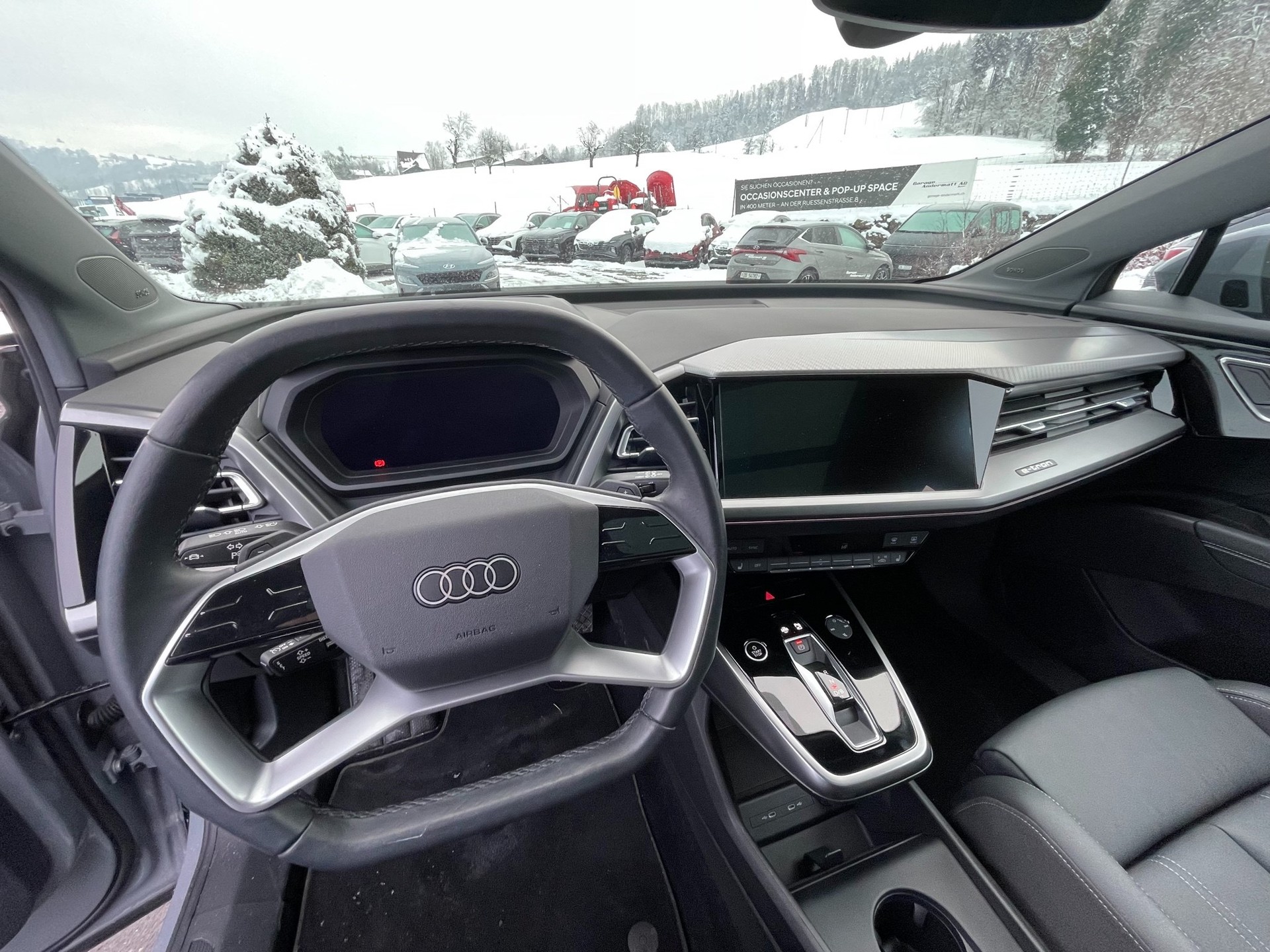 AUDI Q4 e-tron 50 quattro-showroom-element-2