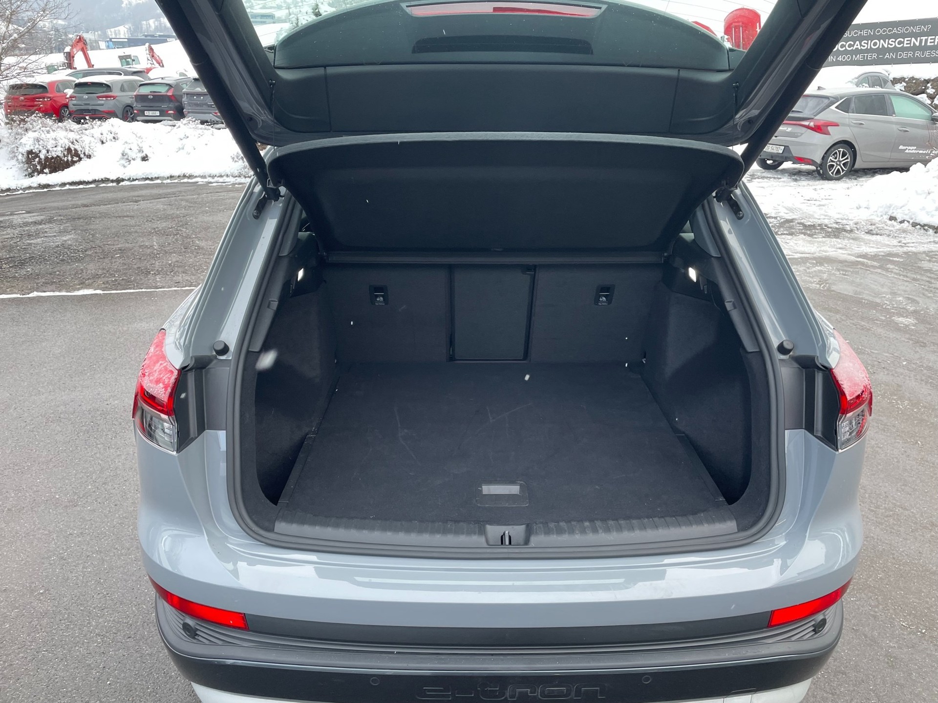 AUDI Q4 e-tron 50 quattro-image-4