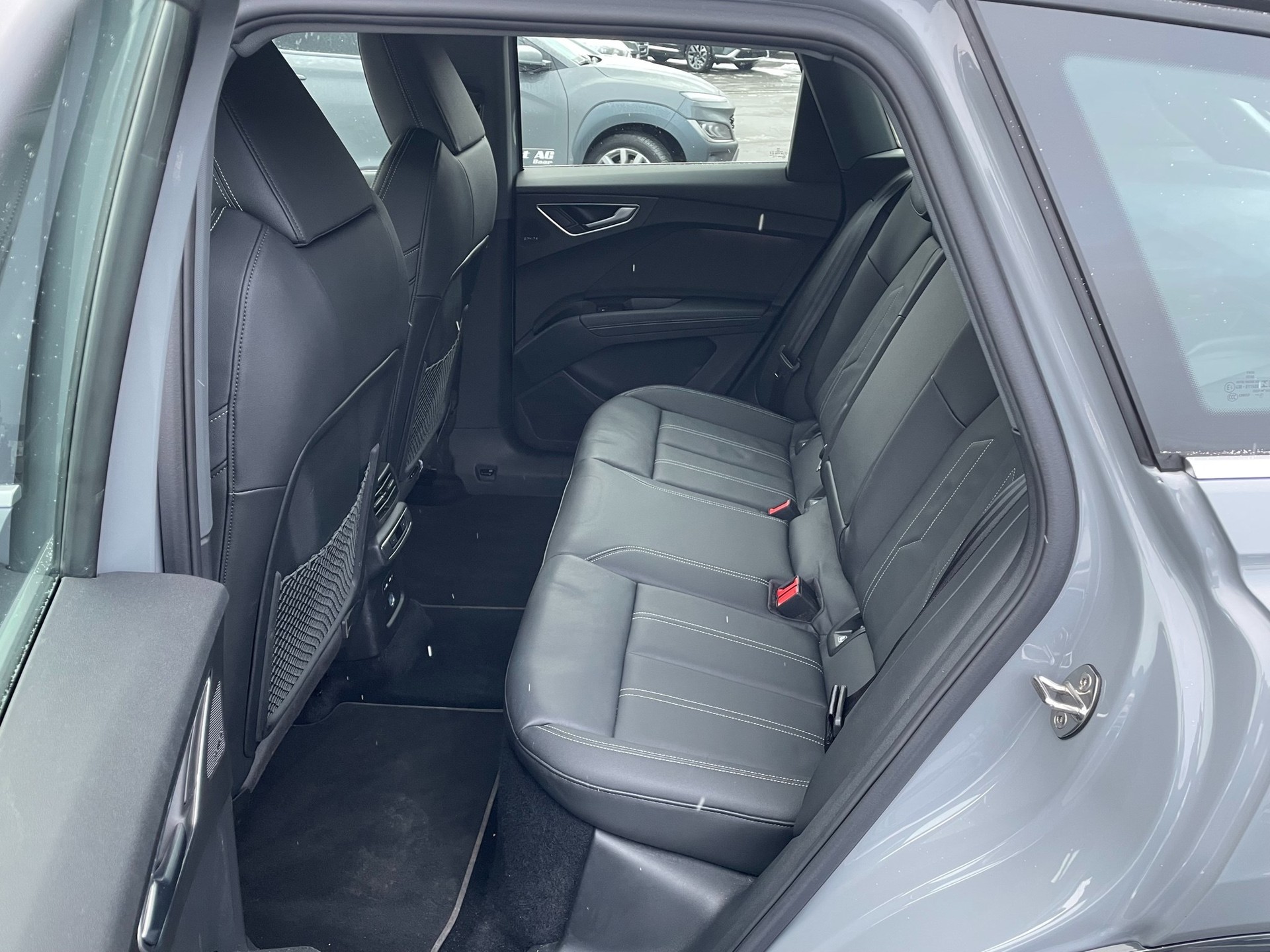 AUDI Q4 e-tron 50 quattro-image-8