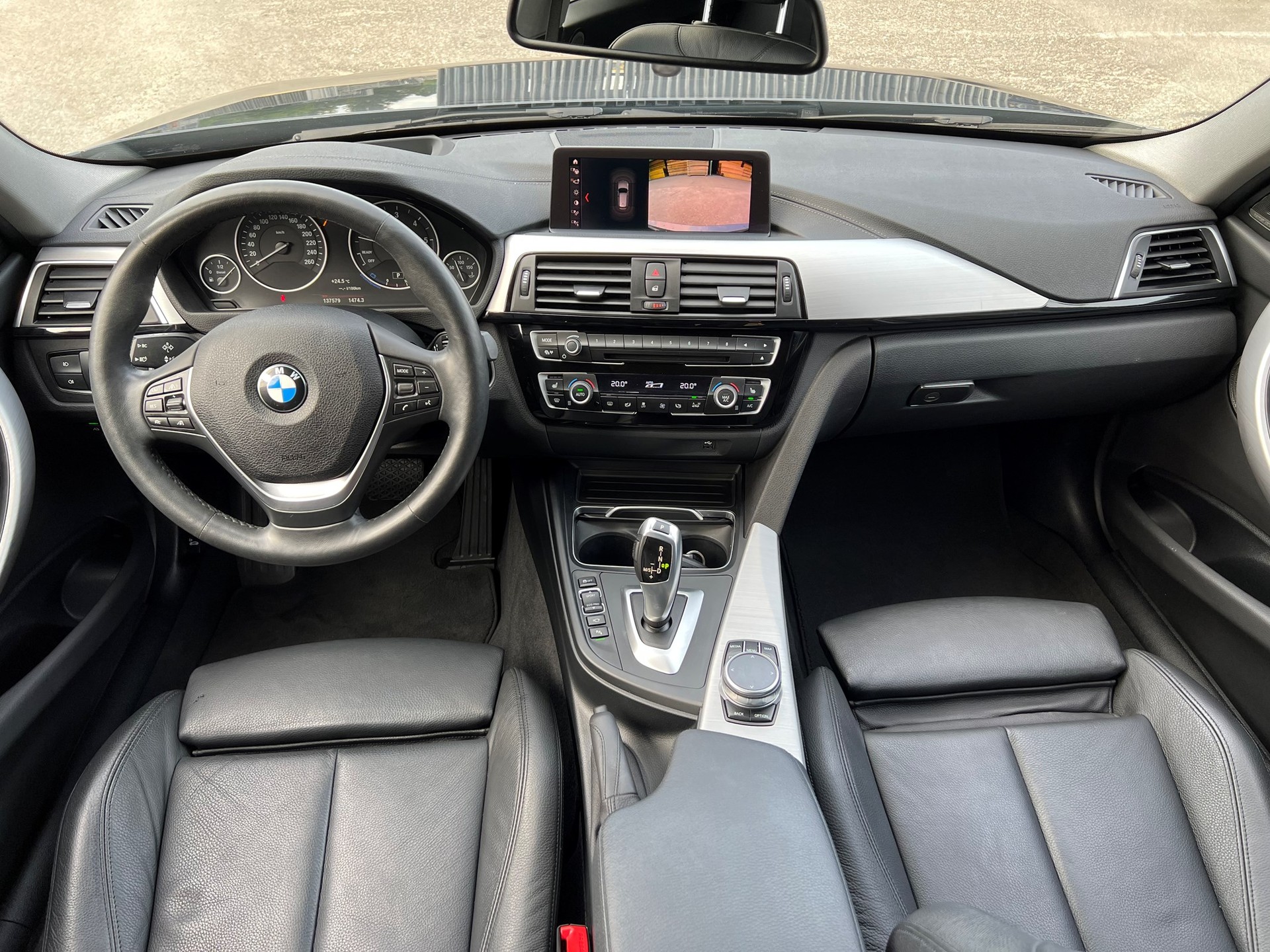 BMW 335d xDrive Touring Steptronic-image-11
