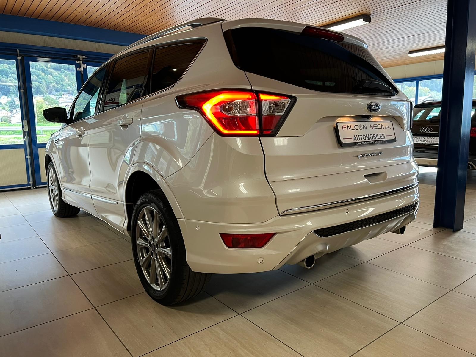 FORD Kuga 2.0 TDCi Vignale 4WD PowerShift-image-4