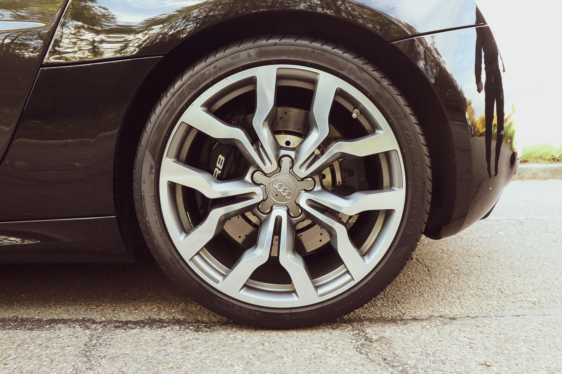 AUDI R8 Coupé 5.2-image-8