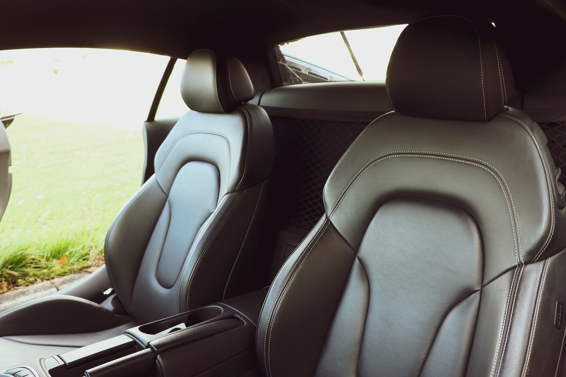 AUDI R8 Coupé 5.2-image-12