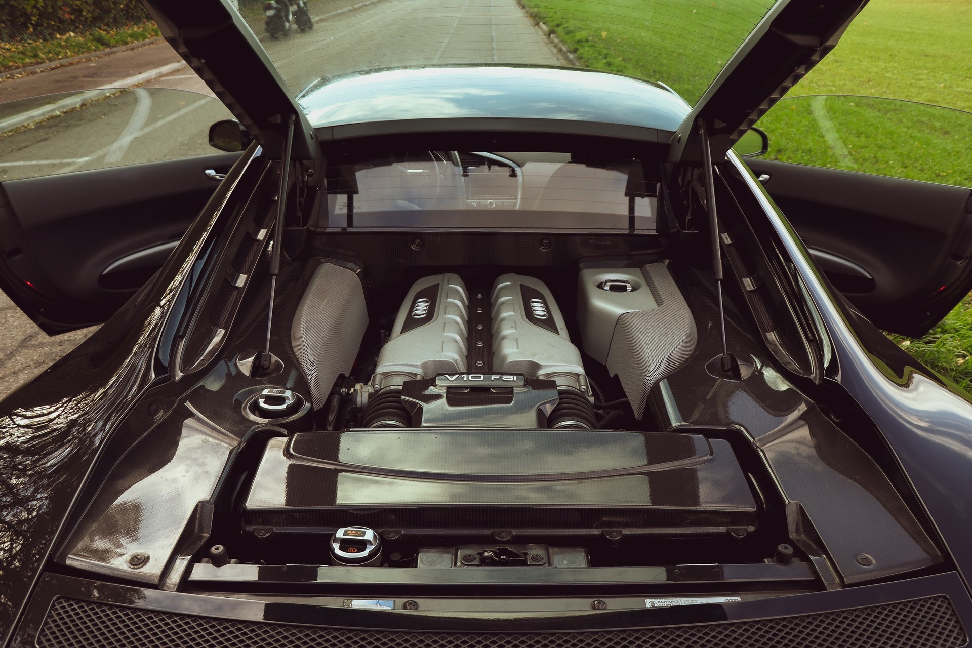 AUDI R8 Coupé 5.2-image-13