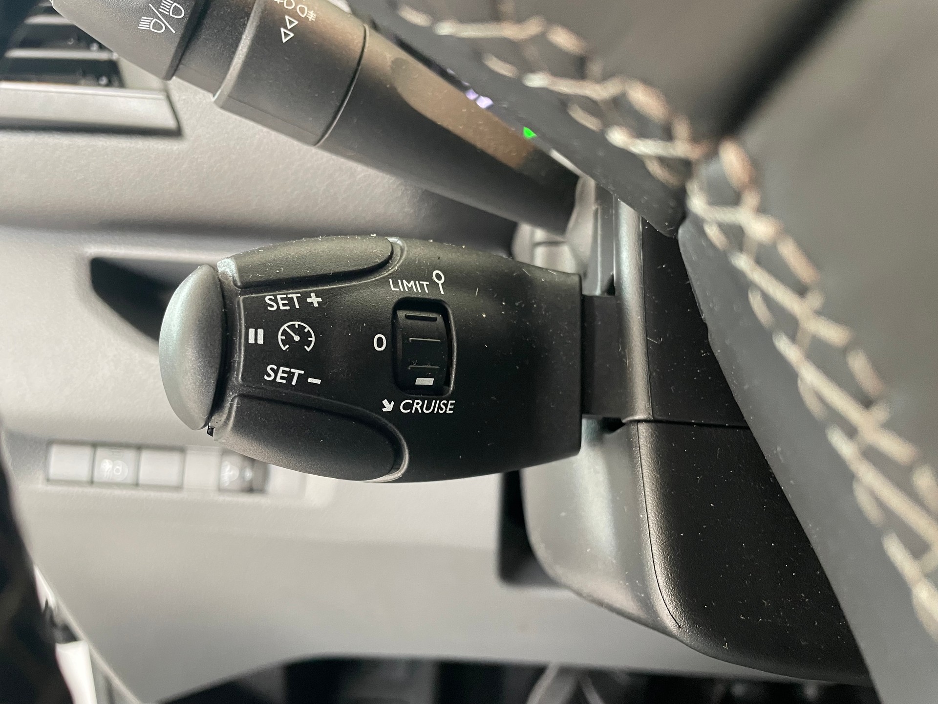 PEUGEOT Expert HDi140 S&S Prem. S-image-9
