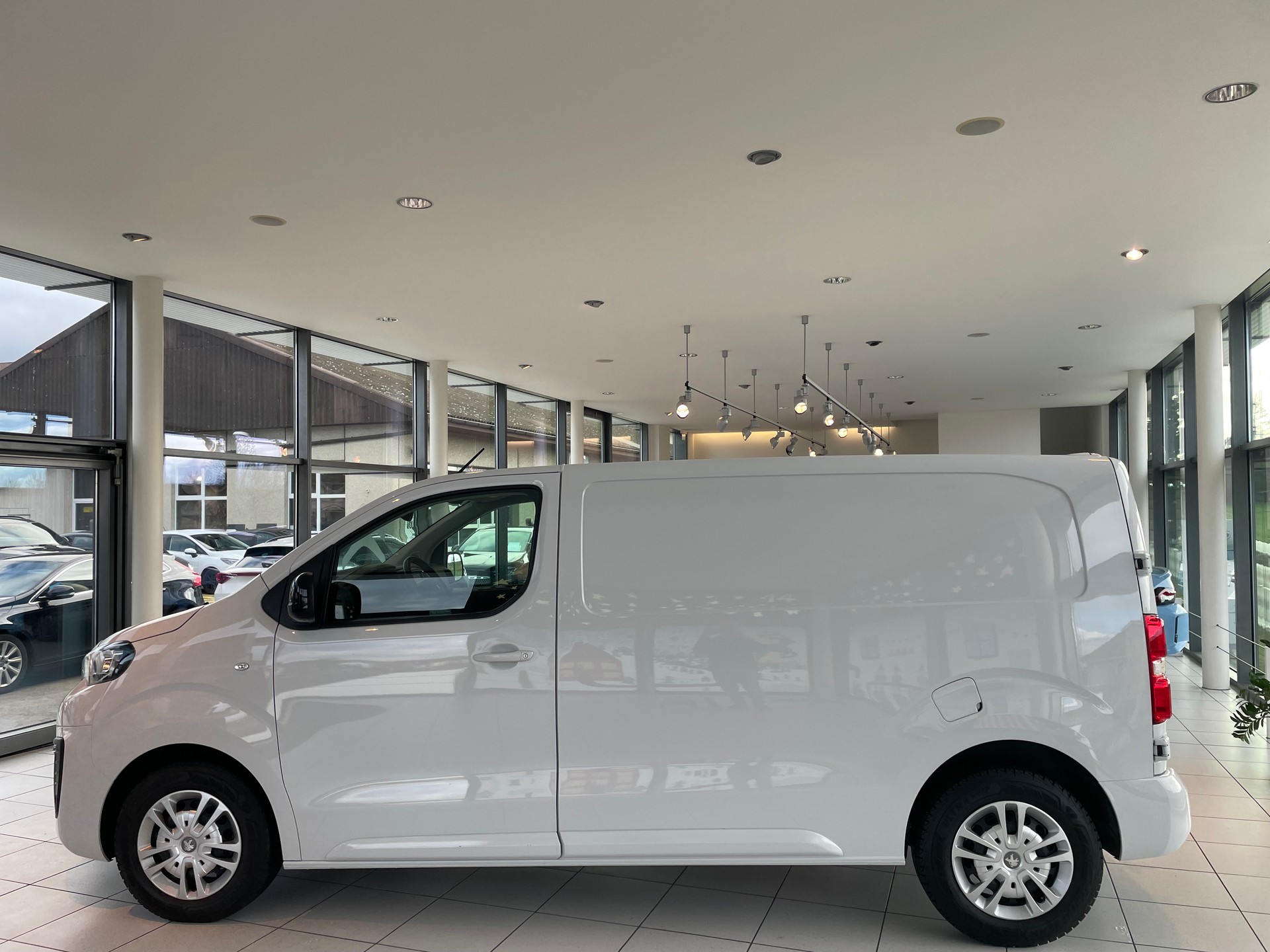 PEUGEOT Expert HDi140 S&S Prem. S-image-5