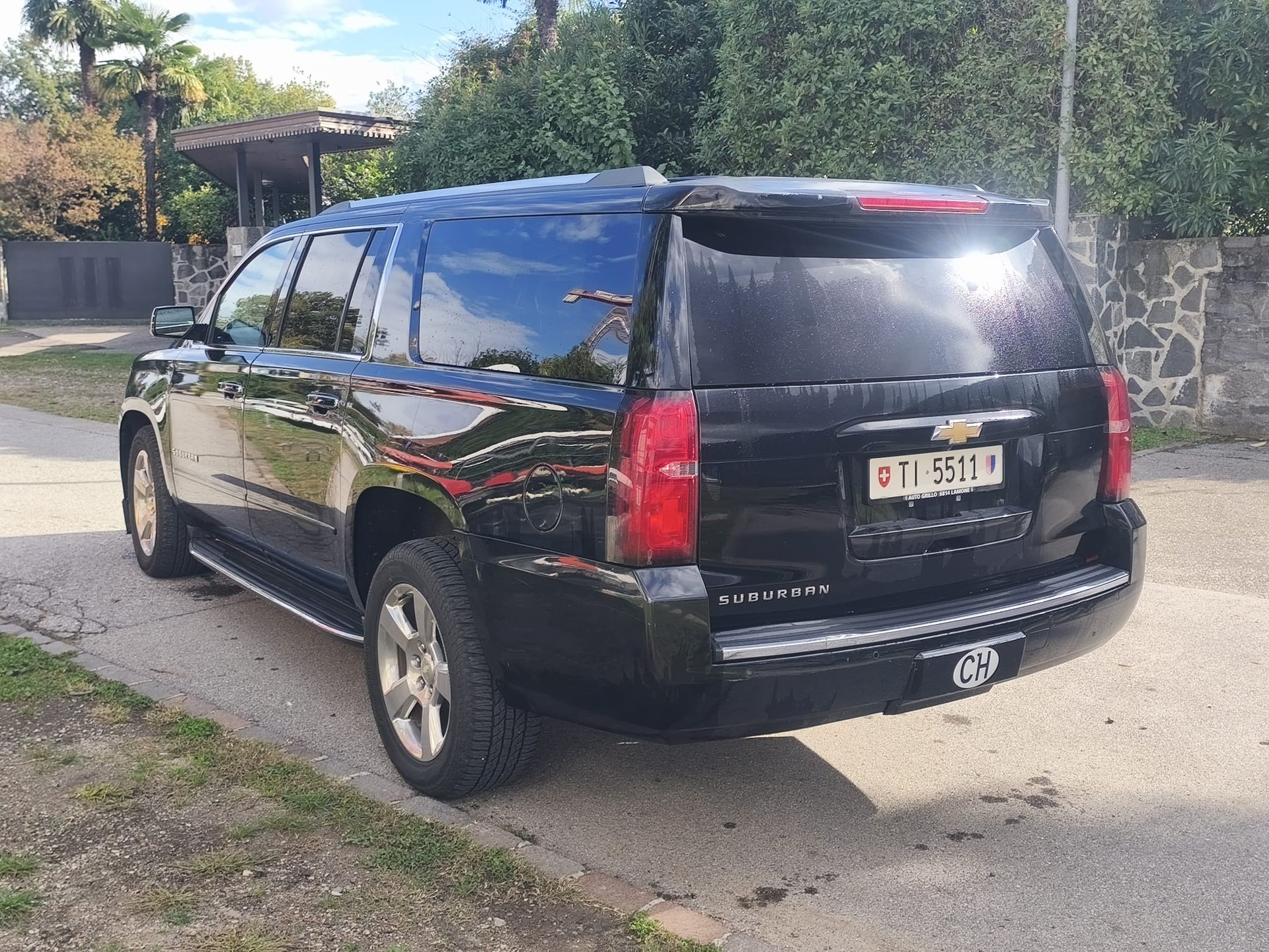 CHEVROLET SUBURBAN 5.3 V8-image-2