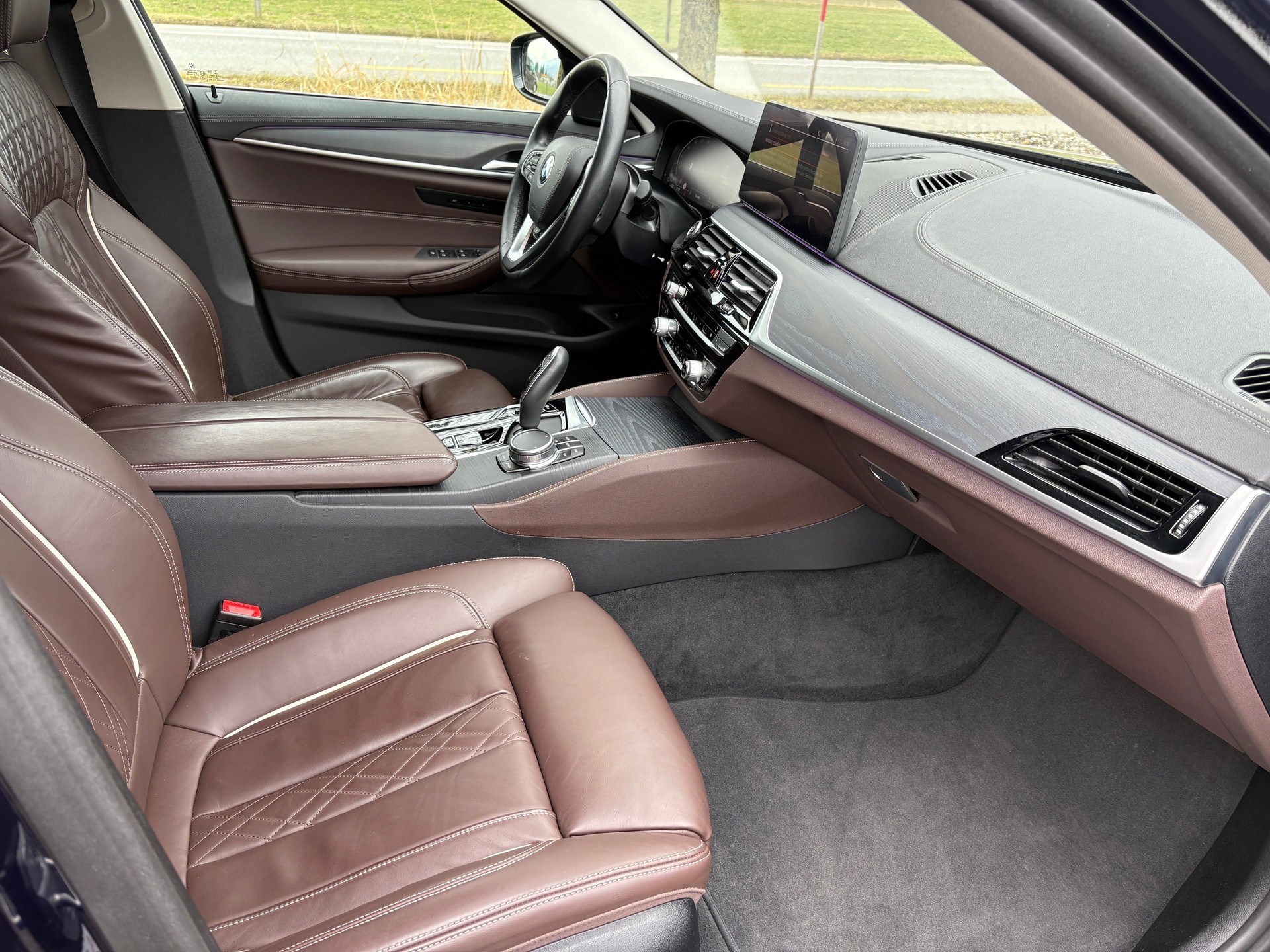 BMW 530d xDrive 48V Touring Luxury Line Steptronic-image-8