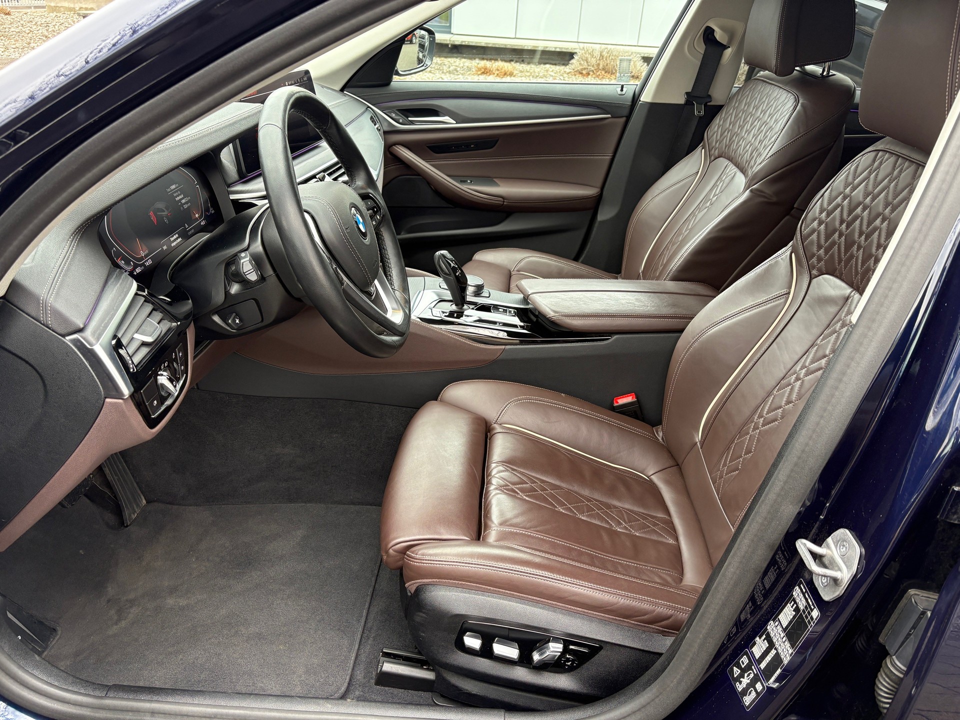 BMW 530d xDrive 48V Touring Luxury Line Steptronic-image-9