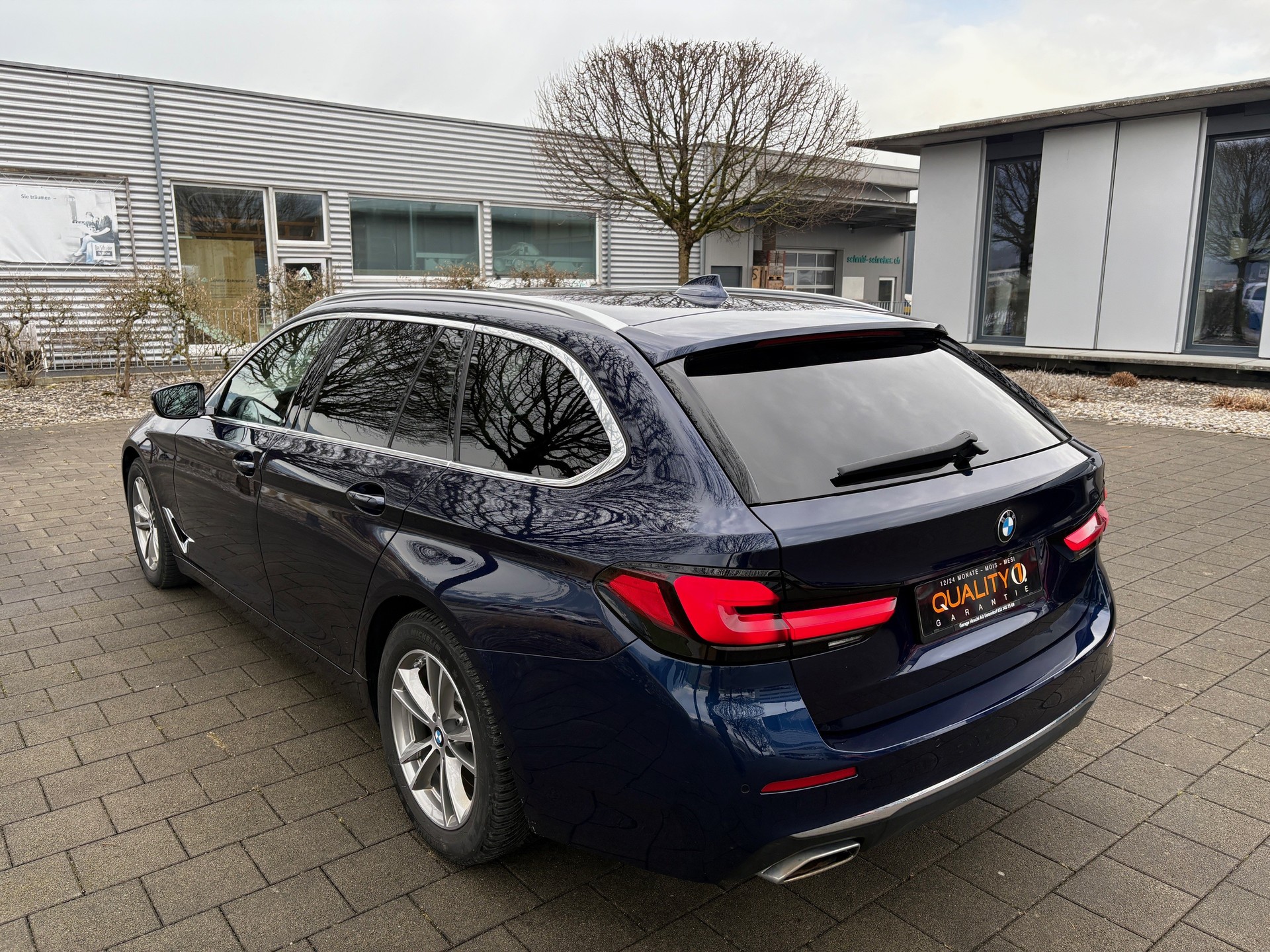 BMW 530d xDrive 48V Touring Luxury Line Steptronic-showroom-element-3