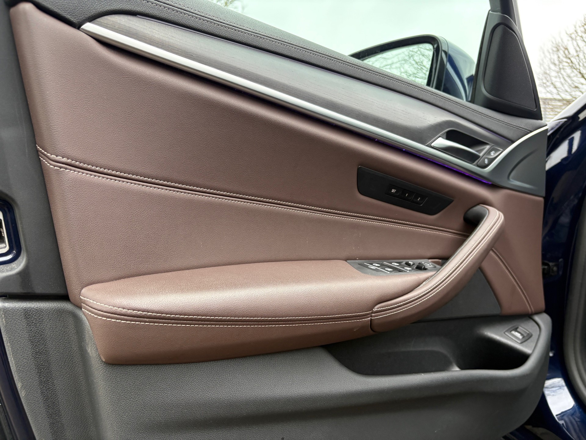 BMW 530d xDrive 48V Touring Luxury Line Steptronic-image-11