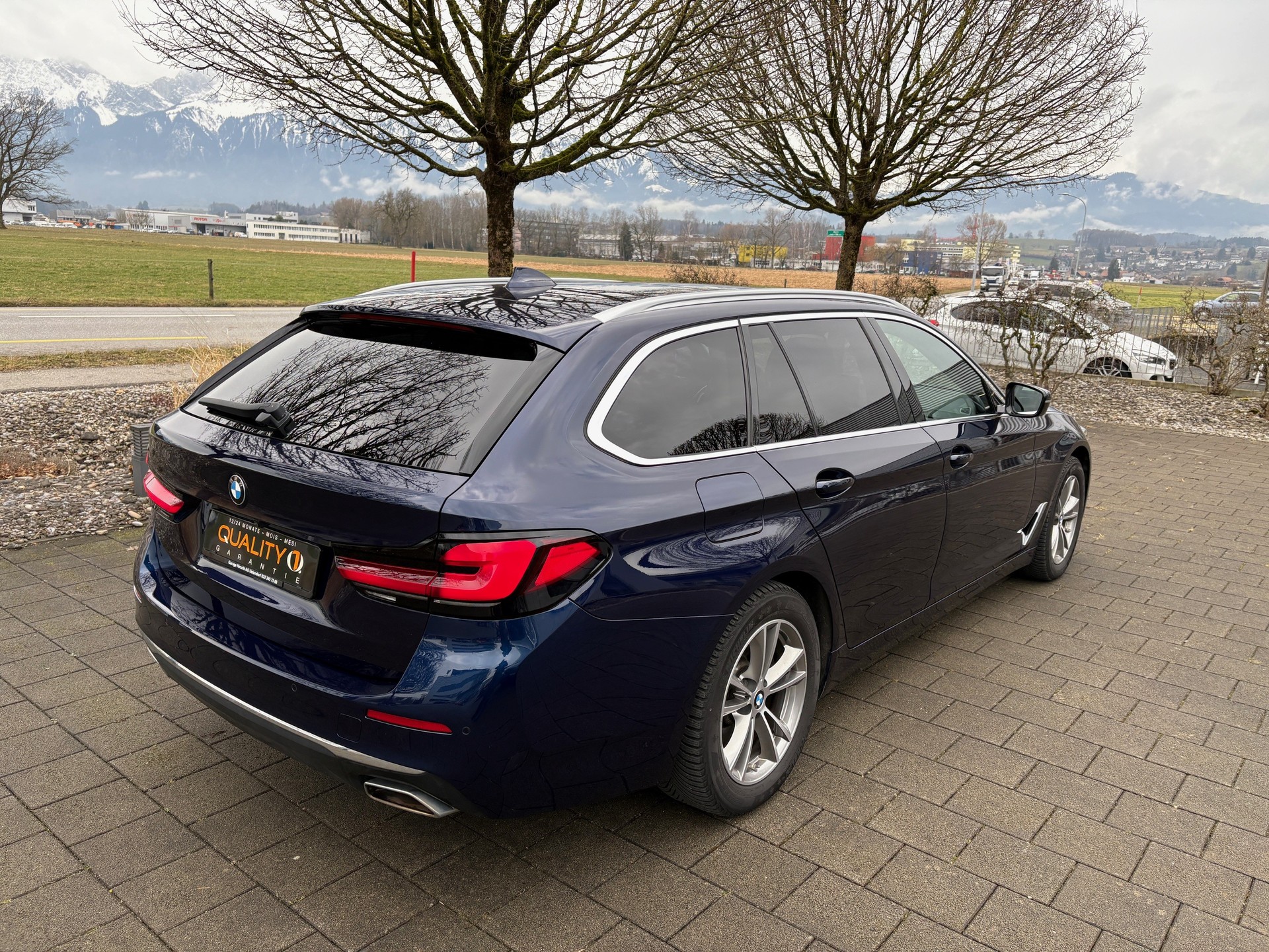 BMW 530d xDrive 48V Touring Luxury Line Steptronic-showroom-element-2
