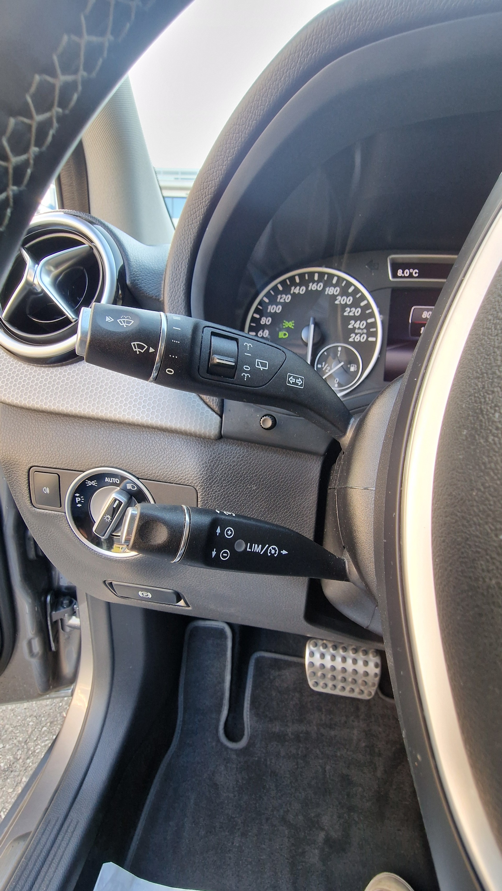 MERCEDES-BENZ B 200-image-23