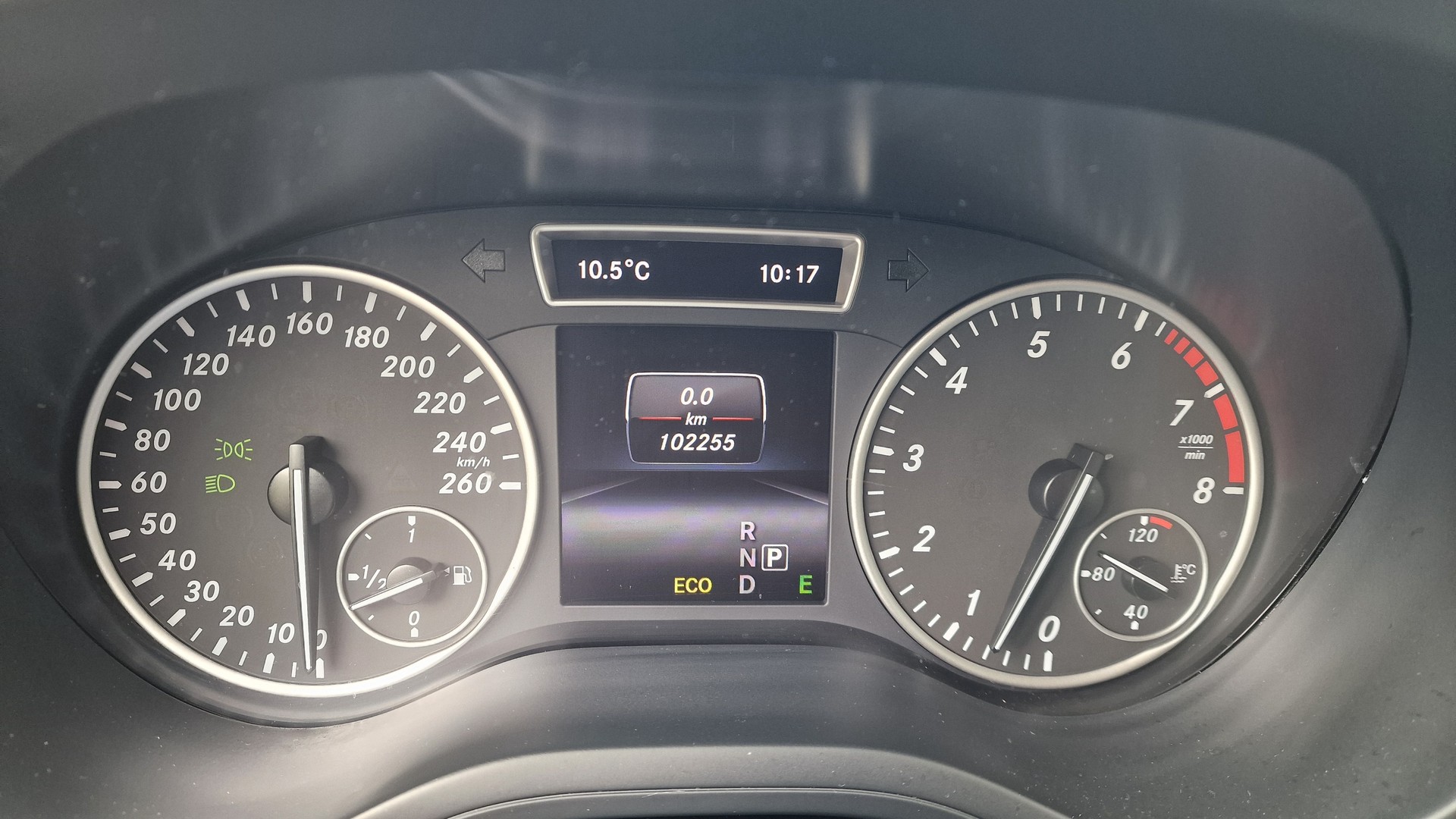 MERCEDES-BENZ B 200-image-22