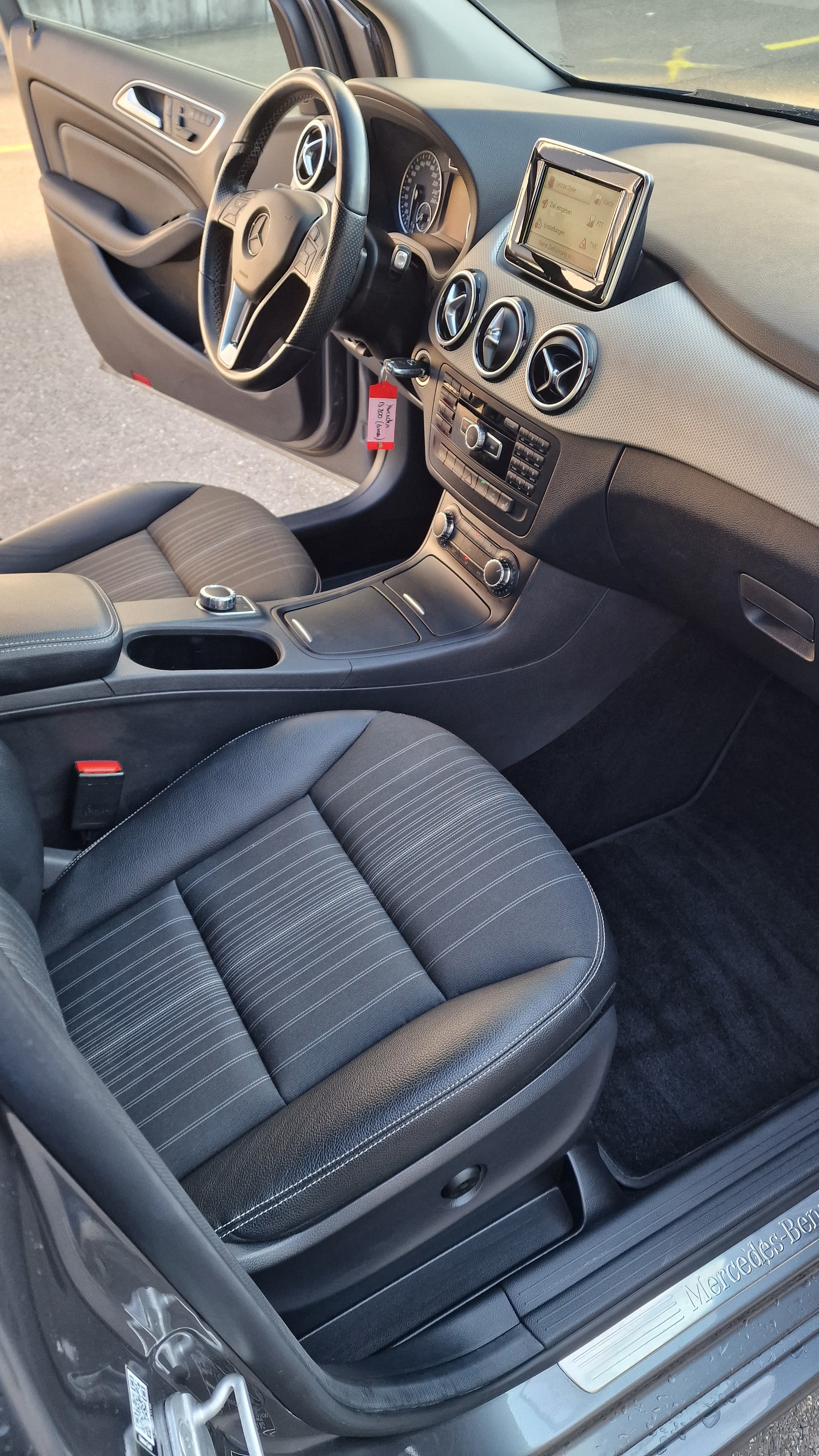 MERCEDES-BENZ B 200-image-15