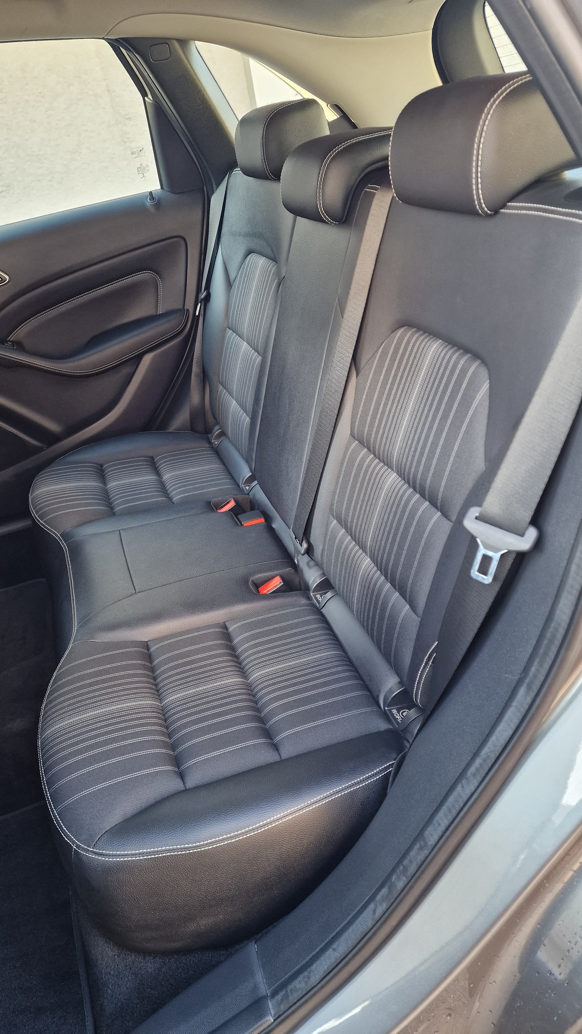 MERCEDES-BENZ B 200-image-18