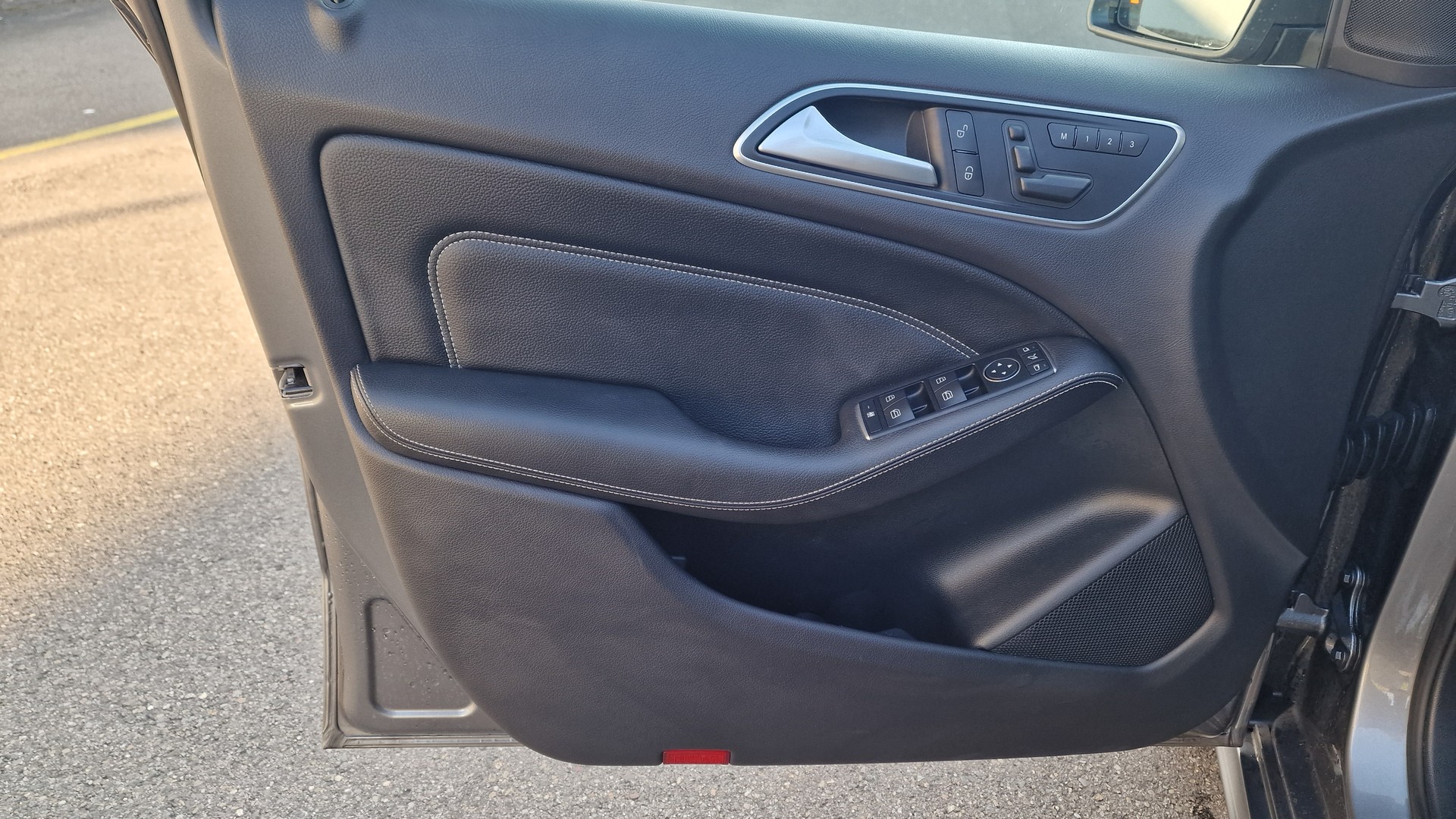 MERCEDES-BENZ B 200-image-11
