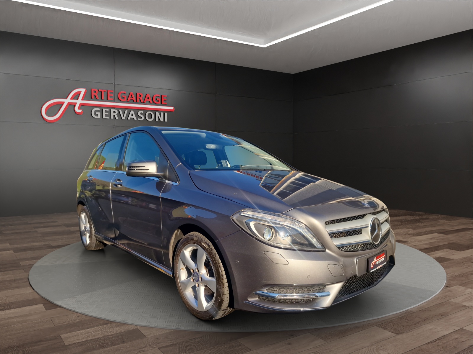 MERCEDES-BENZ B 200-showroom-element-2