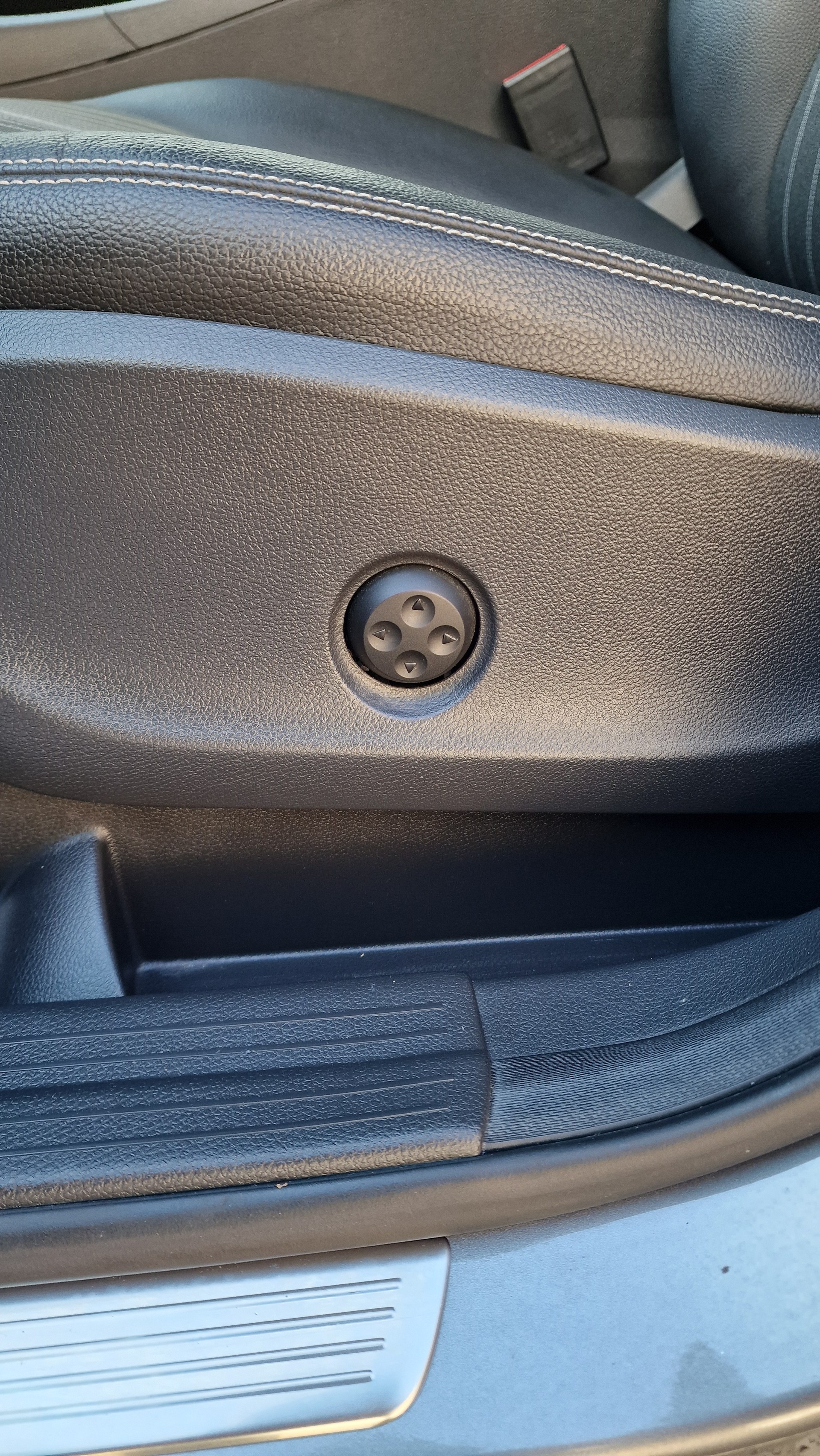 MERCEDES-BENZ B 200-image-10