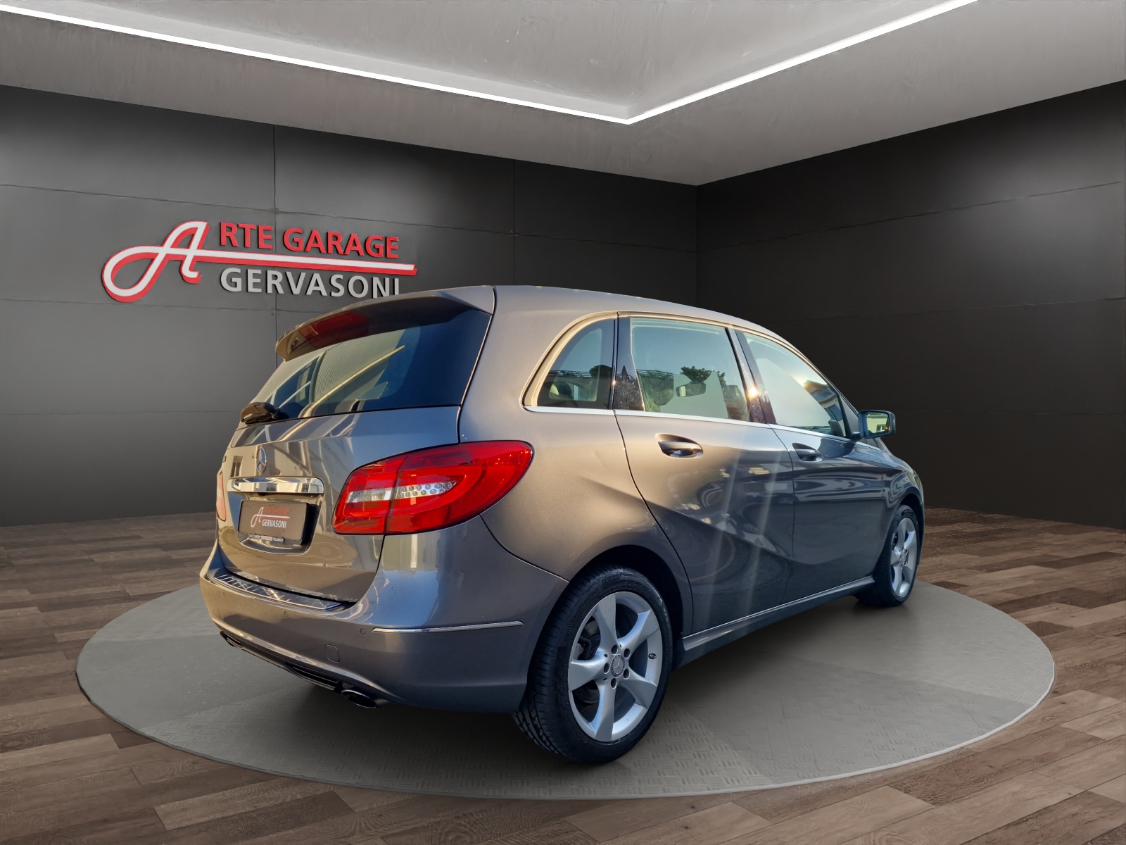 MERCEDES-BENZ B 200-image-4