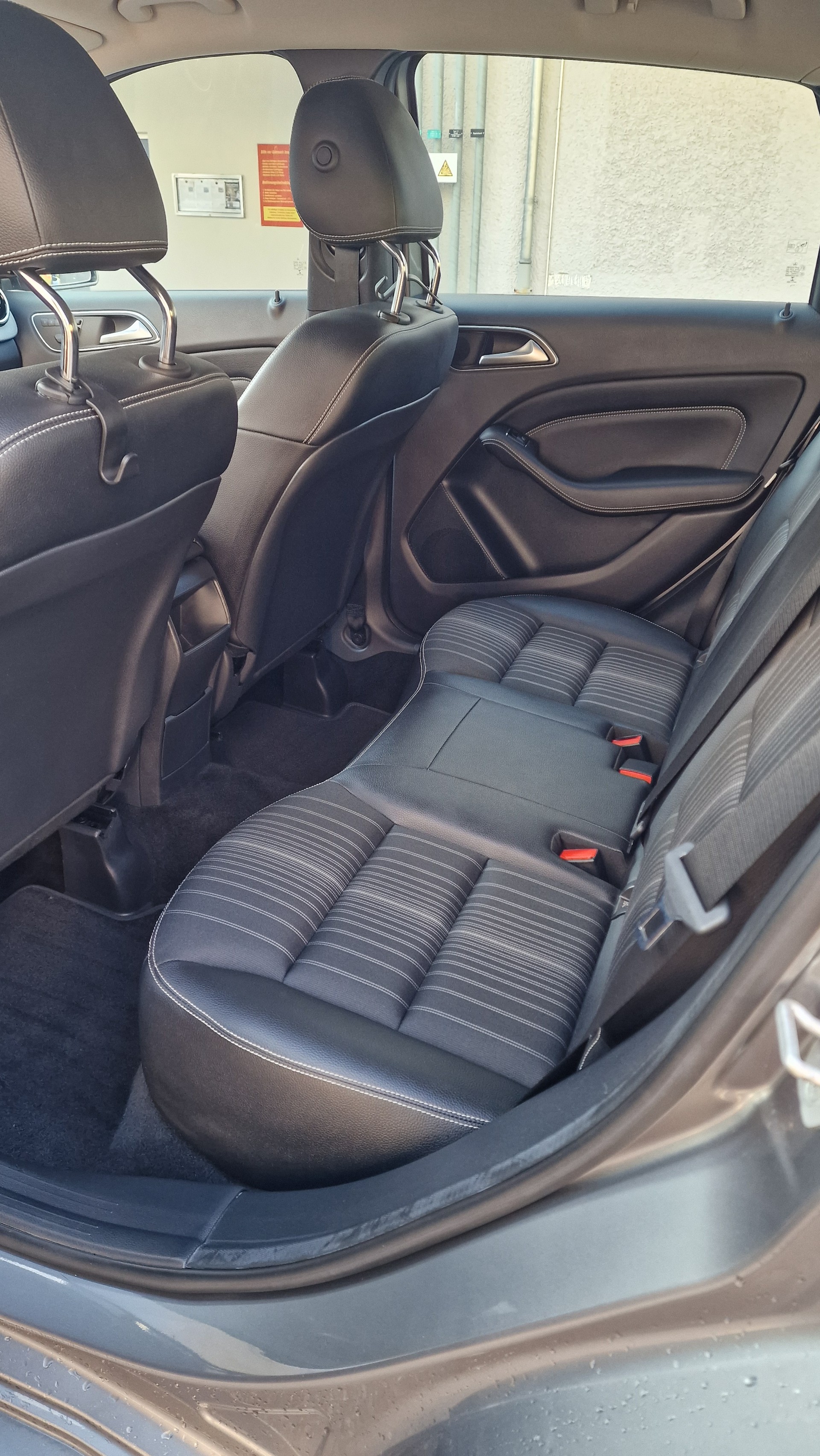 MERCEDES-BENZ B 200-image-19