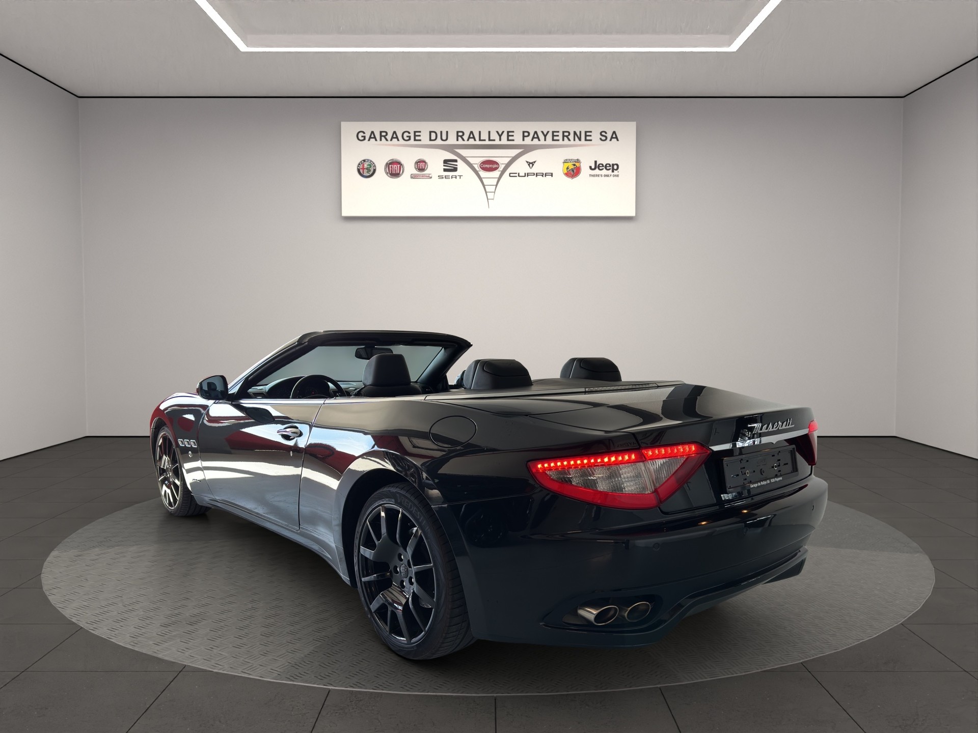 MASERATI GranCabrio Automatica-showroom-element-2