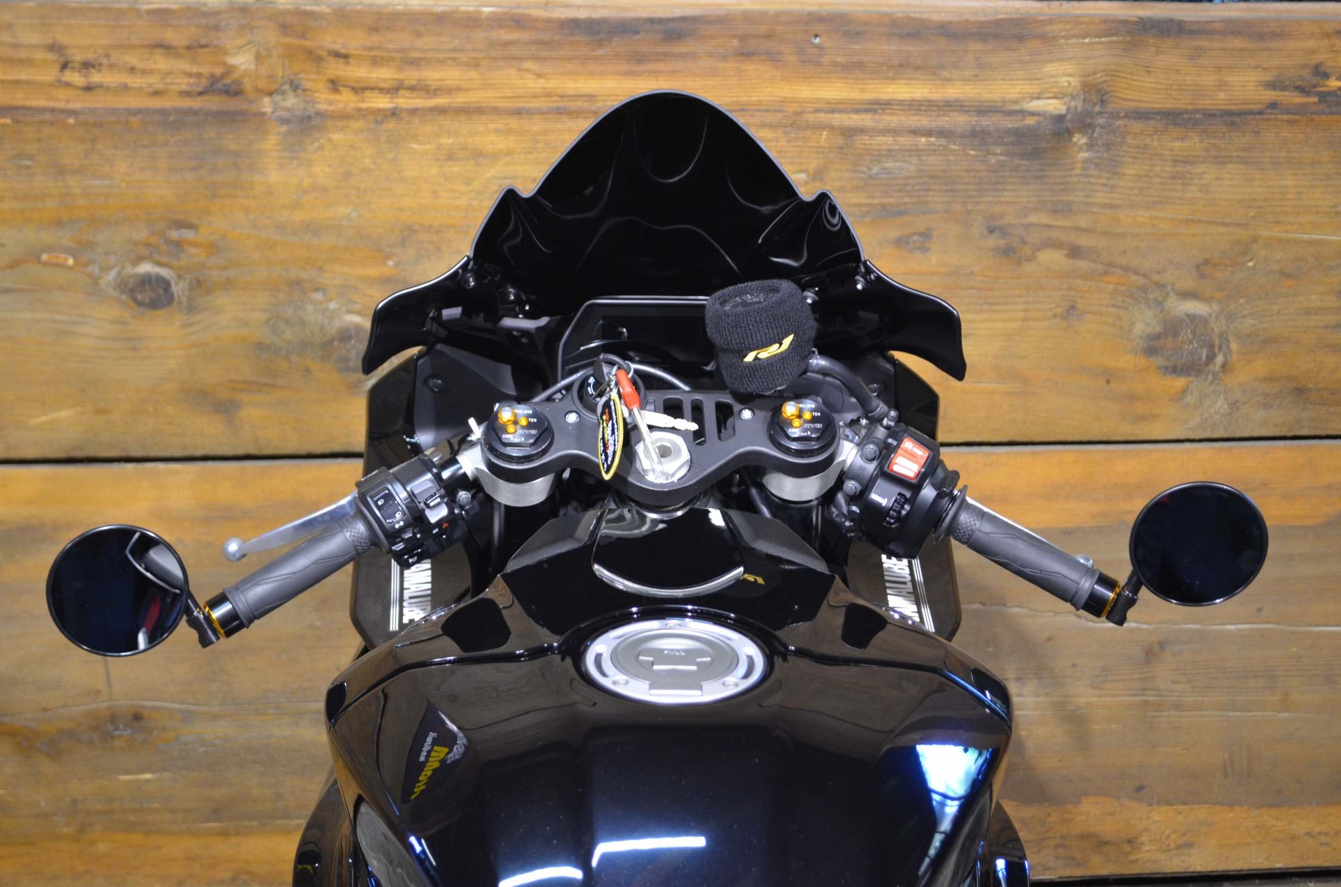 YAMAHA YZF-R1 ABS-image-2