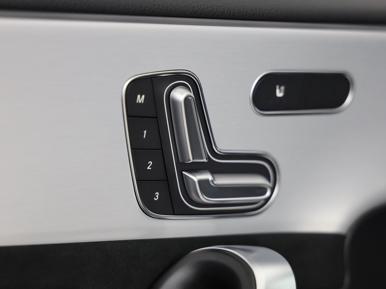 MERCEDES-BENZ A 250 e EQ Star 8G-DCT-image-19