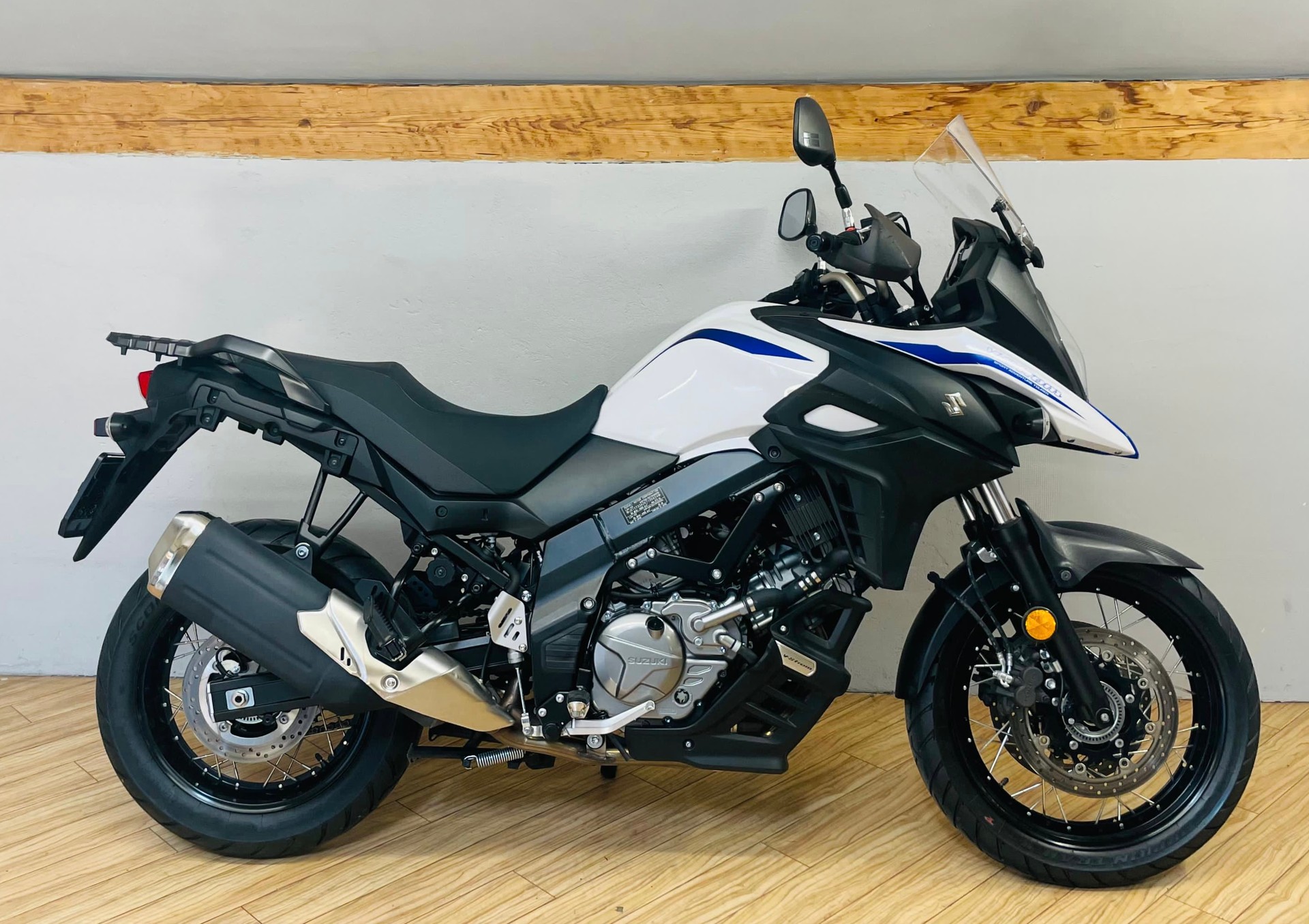 SUZUKI DL 650 XA ABS L7-image-1