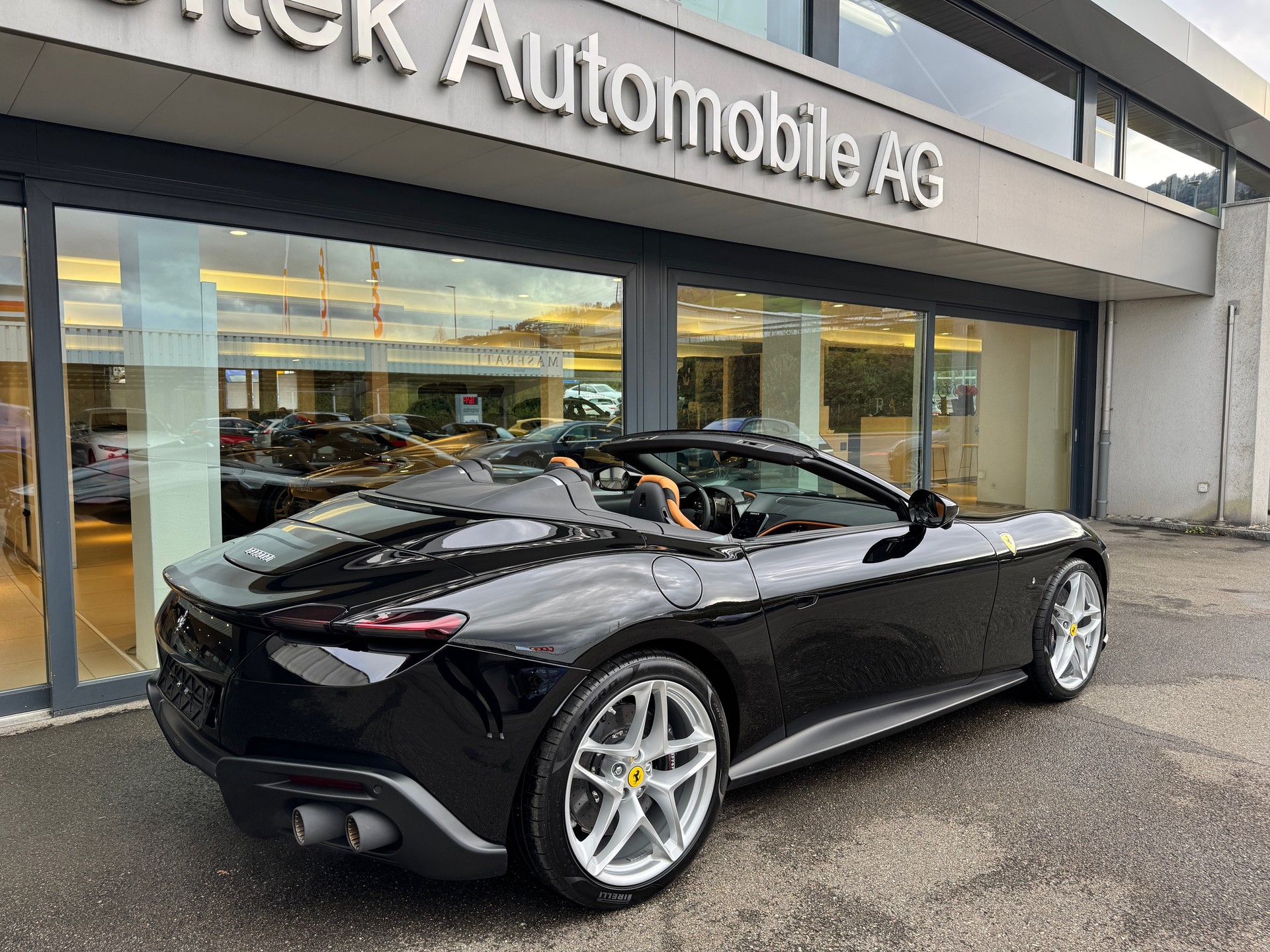 FERRARI Roma 3.9 V8 T Spider-showroom-element-3