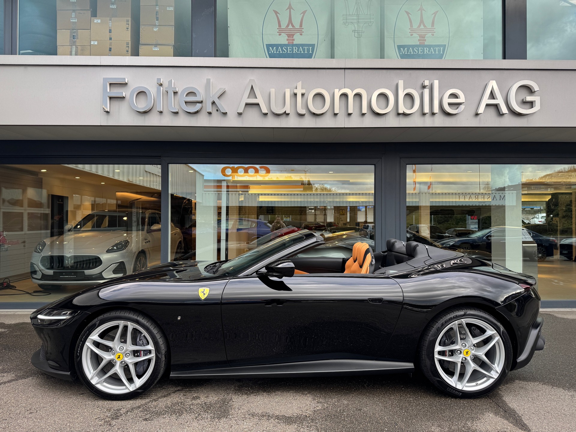 FERRARI Roma 3.9 V8 T Spider-showroom-element-1