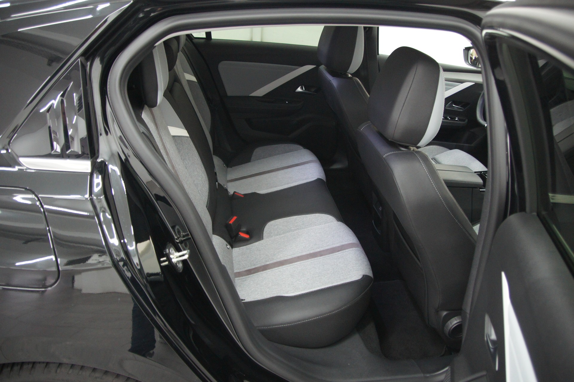OPEL ASTRA-image-14