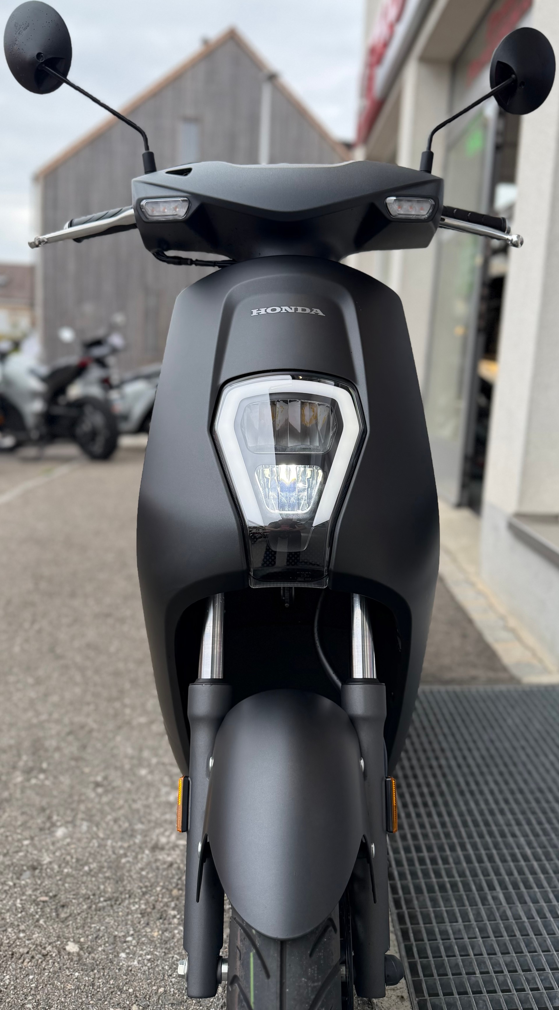 HONDA EM1-E-showroom-element-1