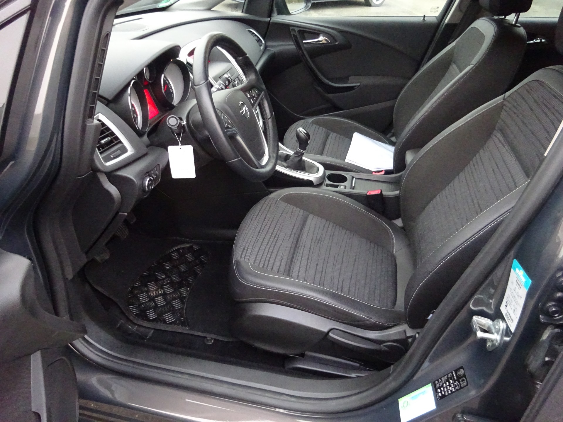 OPEL Astra 1.4i 16V Turbo Active Edition - SERVICE GEMACHT-image-6