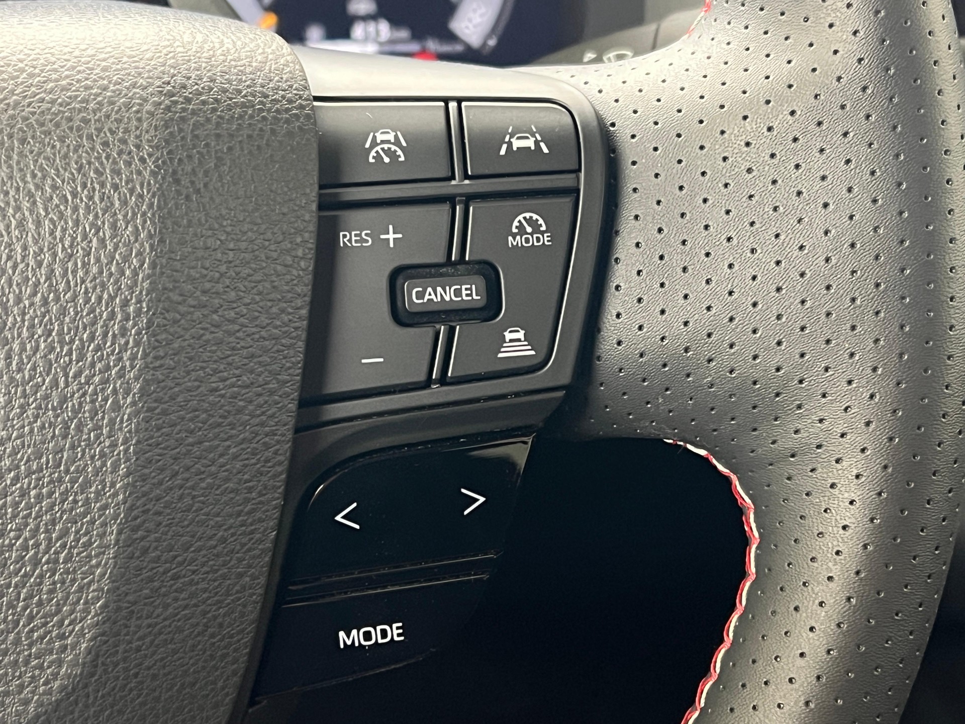 TOYOTA C-HR 2.0 PHEV GR Sport / ab 0,99% Leasing bei Abschluss einer Protect Autoversicherung-image-19