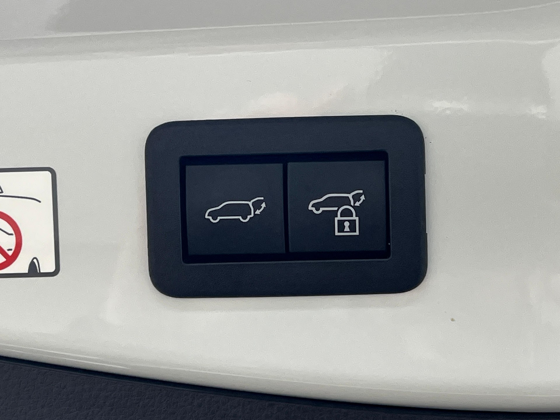 TOYOTA C-HR 2.0 PHEV GR Sport / ab 0,99% Leasing bei Abschluss einer Protect Autoversicherung-image-6