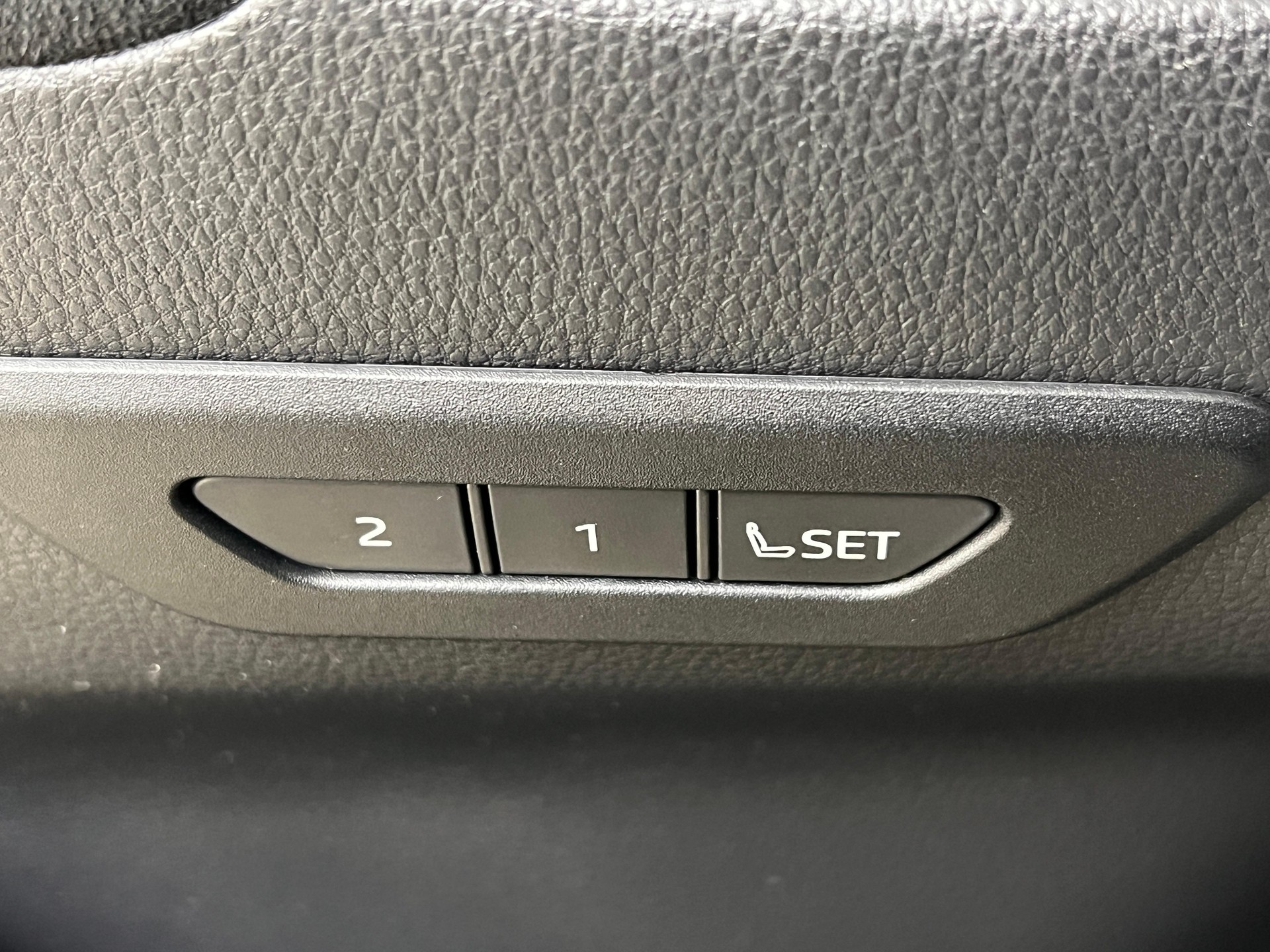 TOYOTA C-HR 2.0 PHEV GR Sport / ab 0,99% Leasing bei Abschluss einer Protect Autoversicherung-image-16