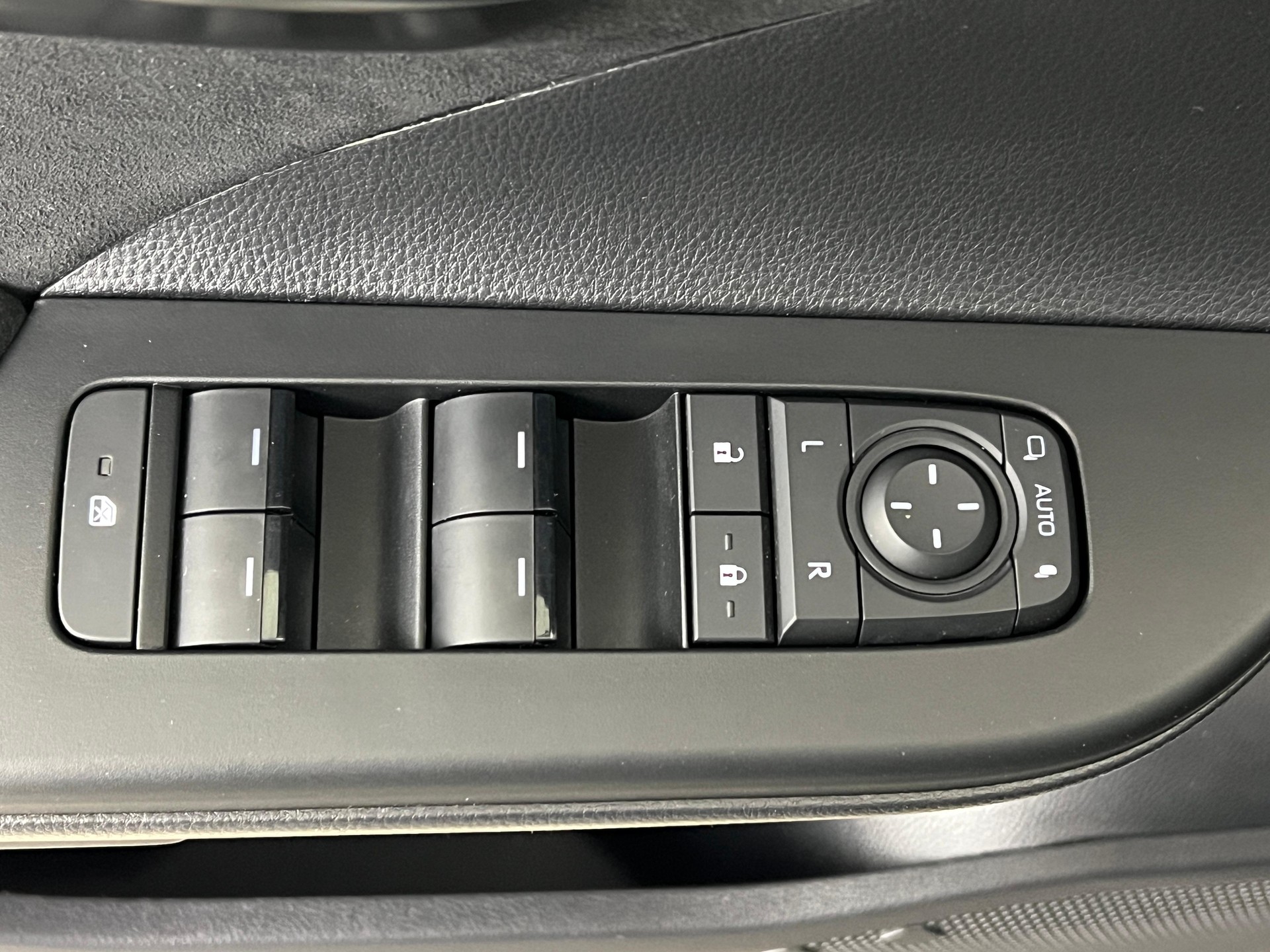TOYOTA C-HR 2.0 PHEV GR Sport / ab 0,99% Leasing bei Abschluss einer Protect Autoversicherung-image-15