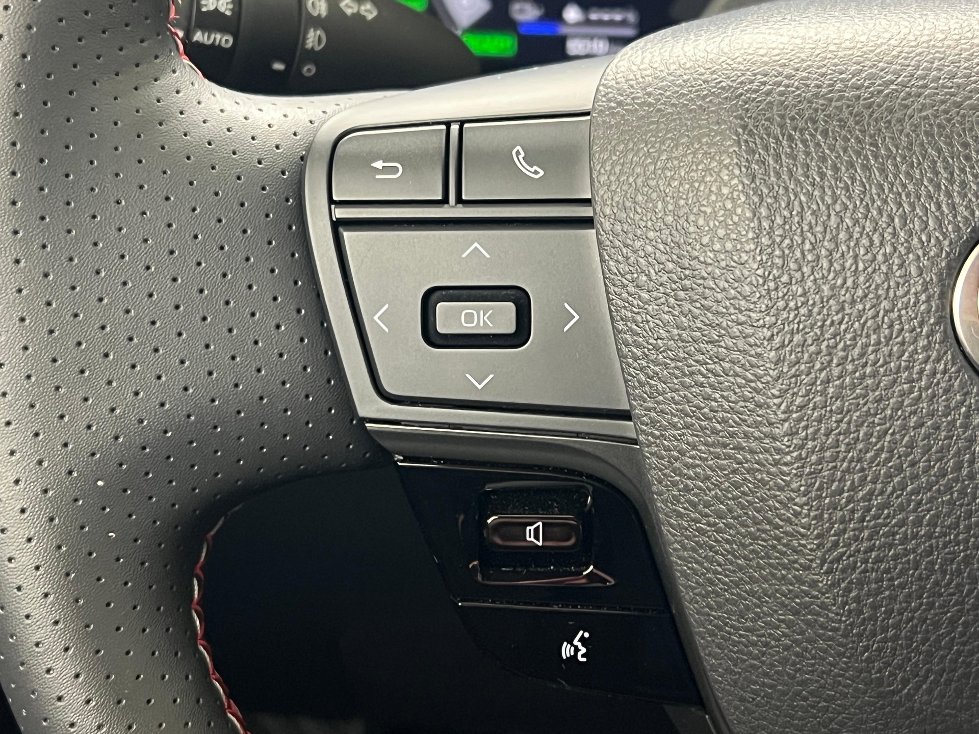TOYOTA C-HR 2.0 PHEV GR Sport / ab 0,99% Leasing bei Abschluss einer Protect Autoversicherung-image-18
