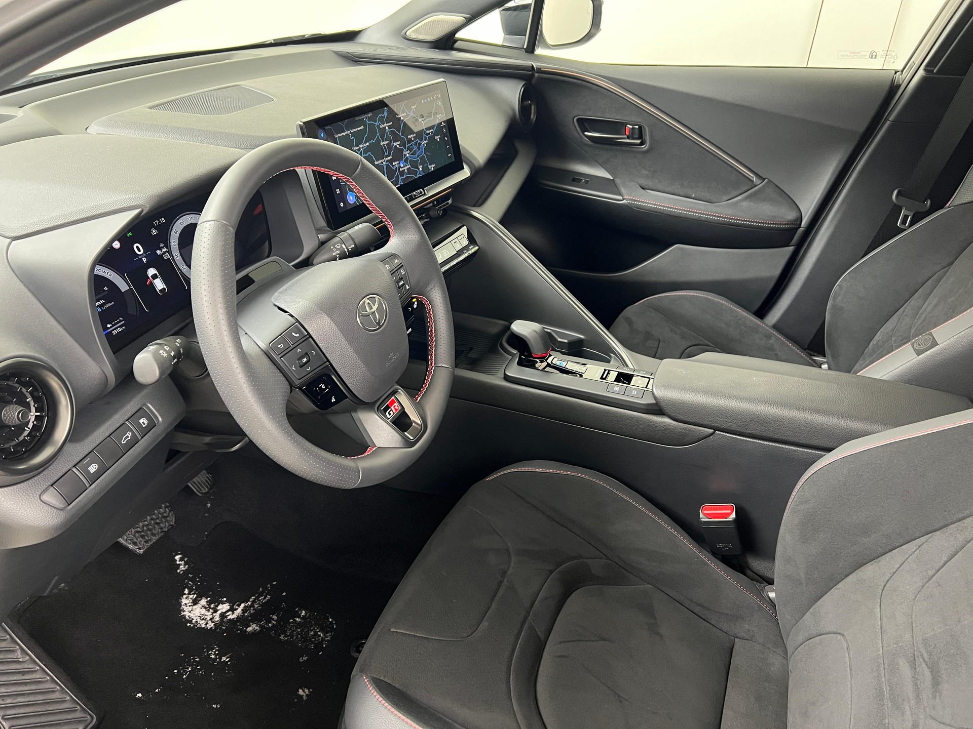 TOYOTA C-HR 2.0 PHEV GR Sport / ab 0,99% Leasing bei Abschluss einer Protect Autoversicherung-image-7