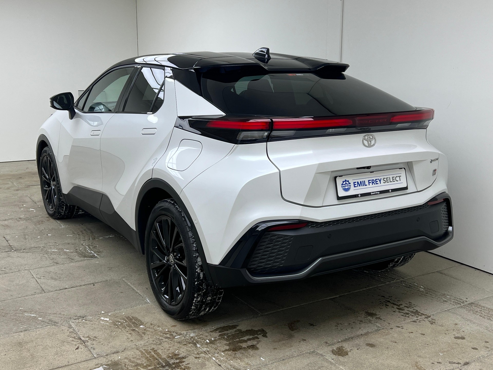 TOYOTA C-HR 2.0 PHEV GR Sport / ab 0,99% Leasing bei Abschluss einer Protect Autoversicherung-image-4