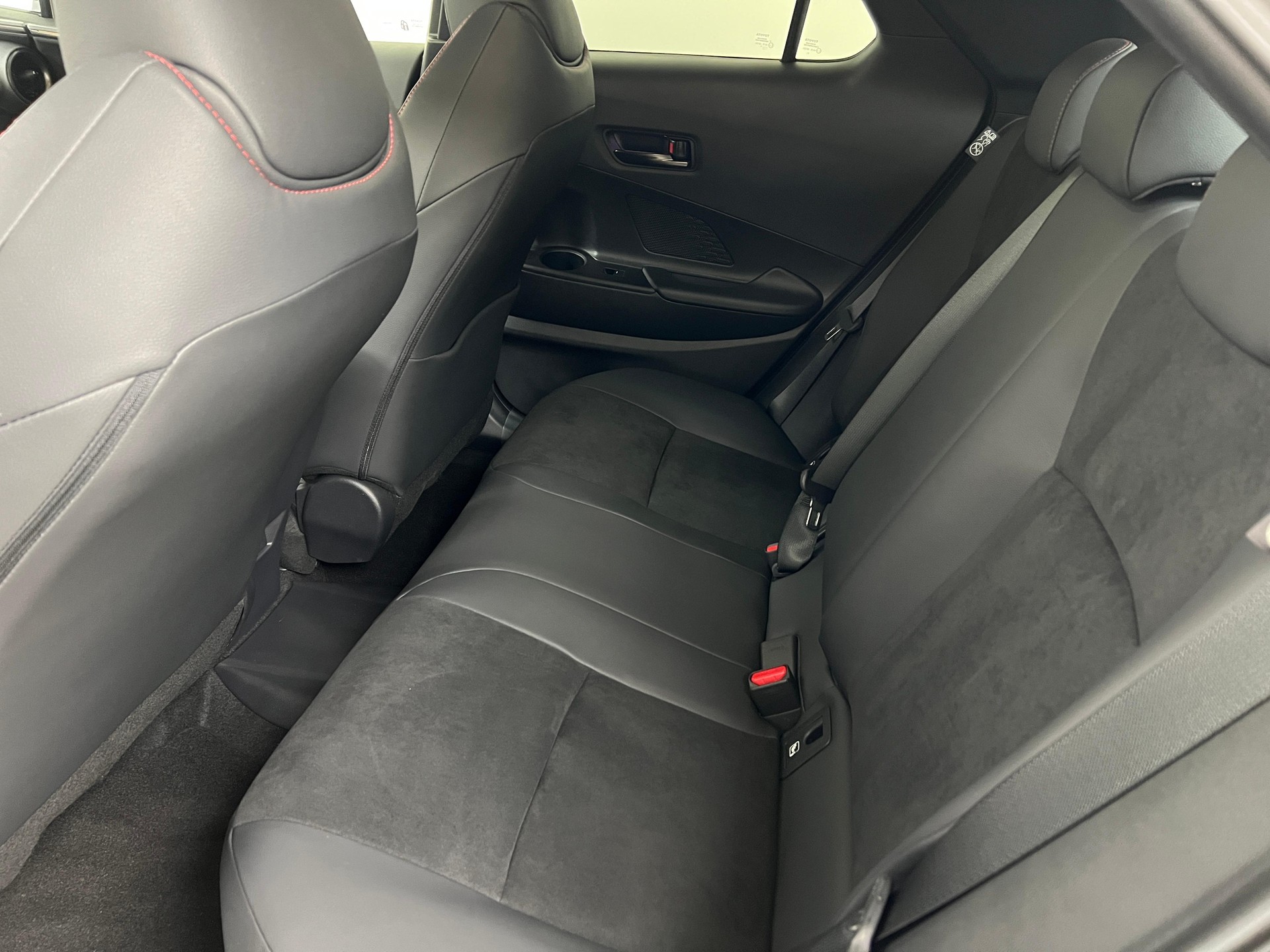 TOYOTA C-HR 2.0 PHEV GR Sport / ab 0,99% Leasing bei Abschluss einer Protect Autoversicherung-image-8