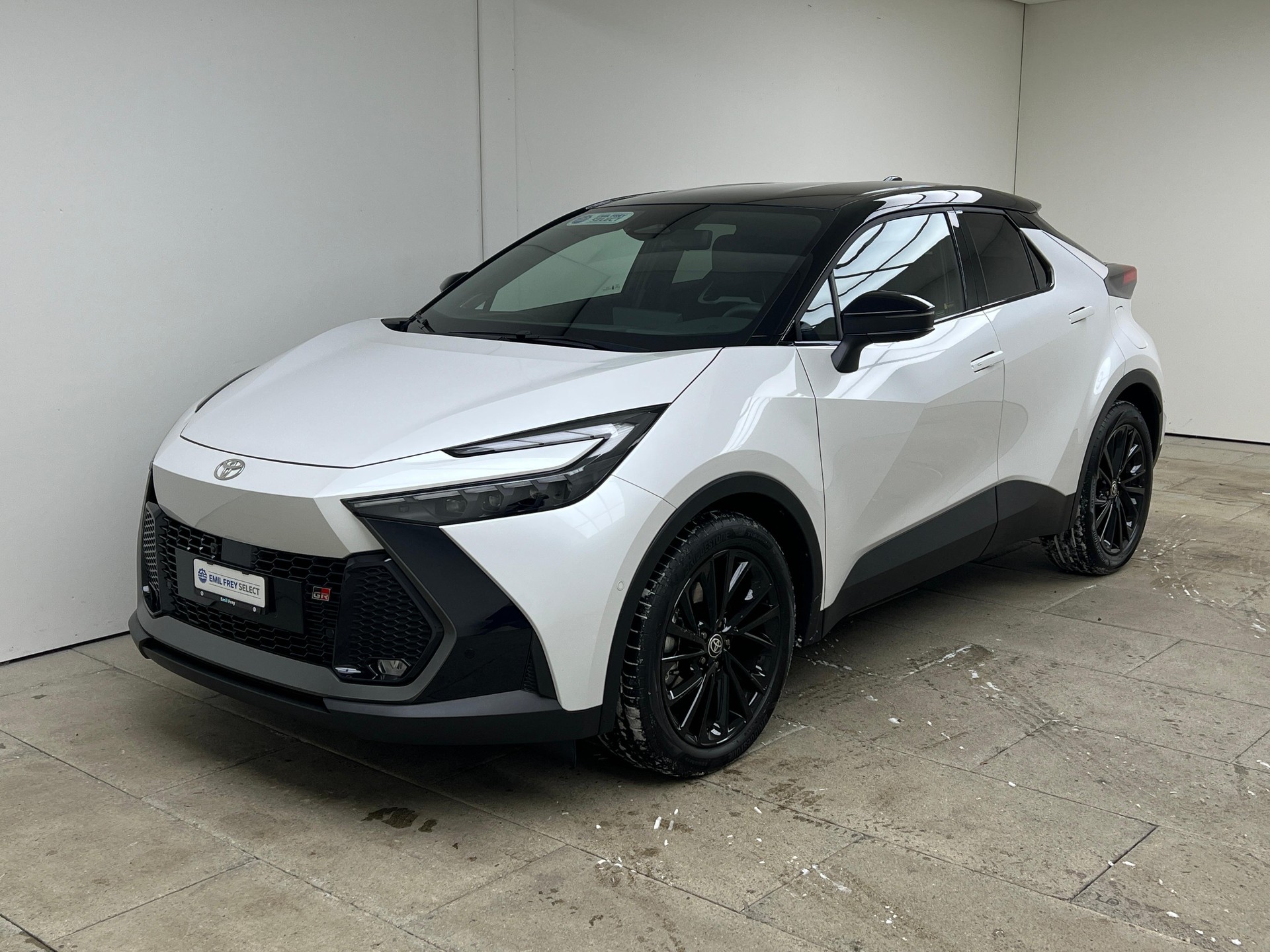 TOYOTA C-HR 2.0 PHEV GR Sport / ab 0,99% Leasing bei Abschluss einer Protect Autoversicherung-showroom-element-1