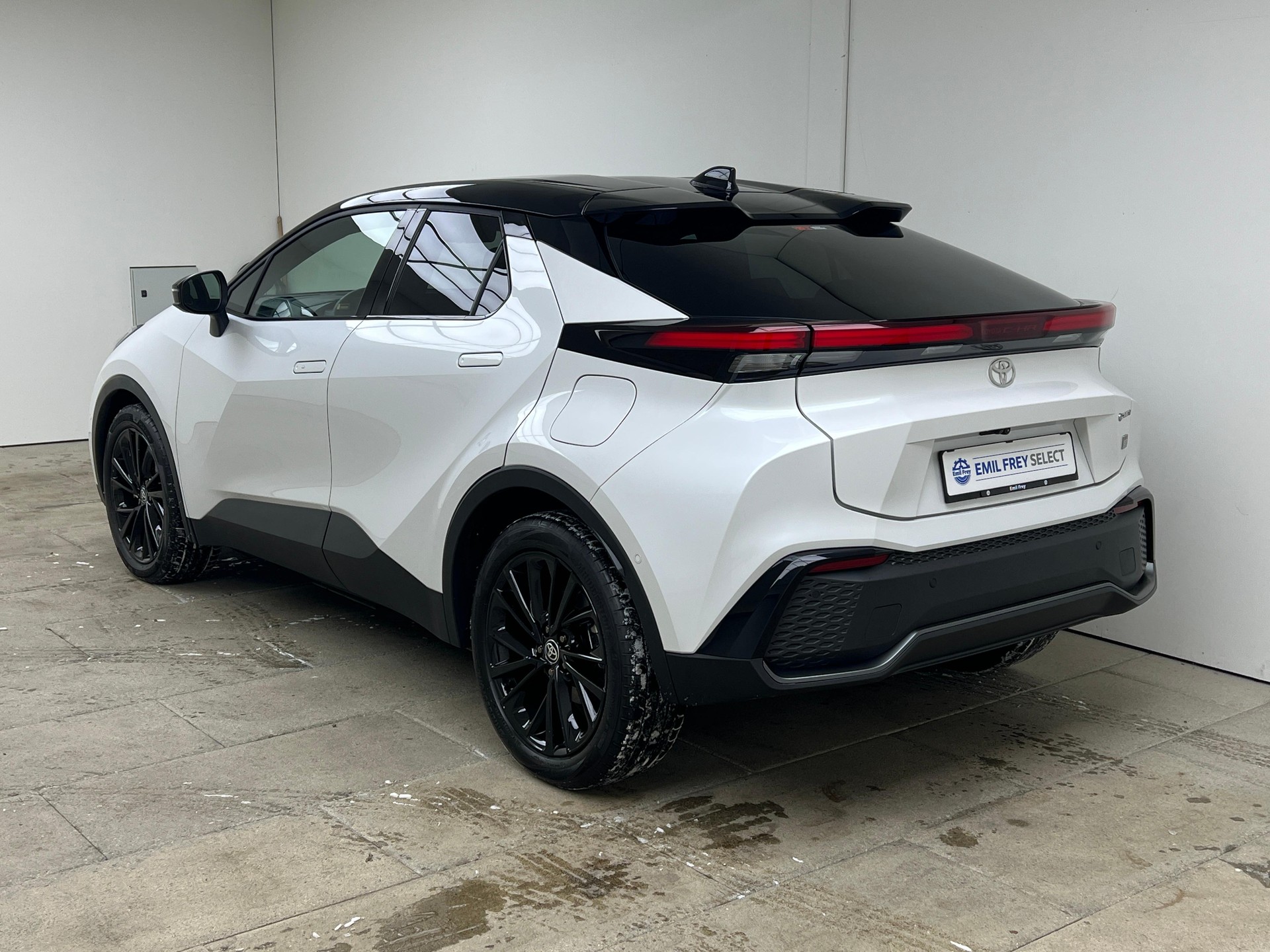 TOYOTA C-HR 2.0 PHEV GR Sport / ab 0,99% Leasing bei Abschluss einer Protect Autoversicherung-showroom-element-3
