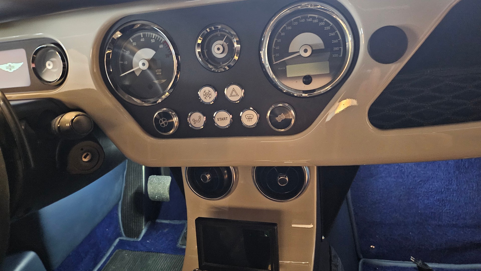 MORGAN Plus Six 3.0 Automatik-image-25