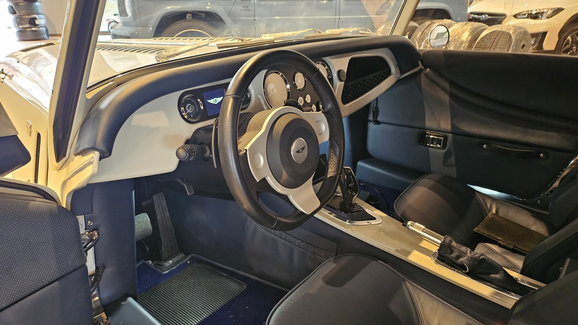 MORGAN Plus Six 3.0 Automatik-image-17