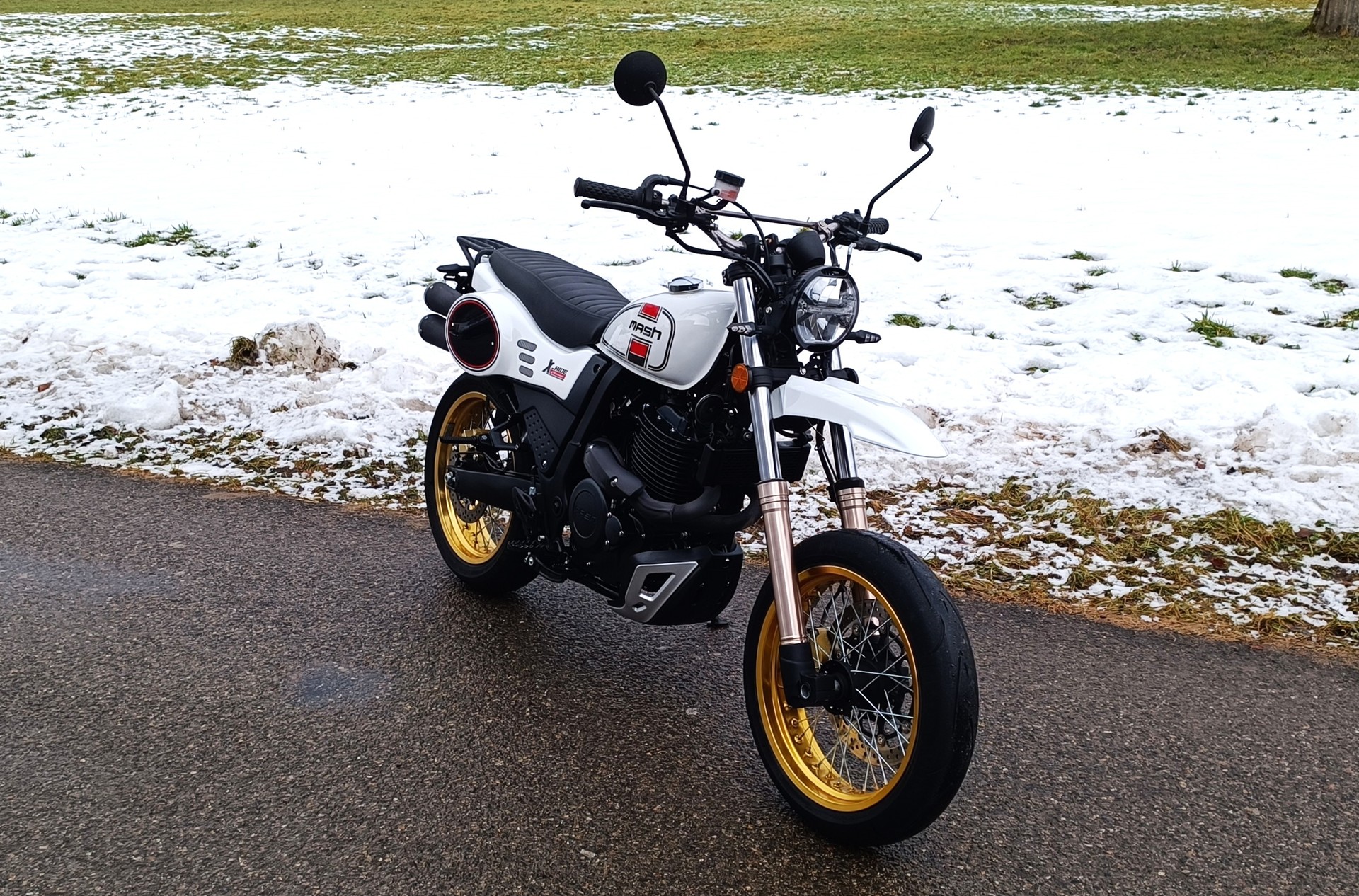 MASH 650 X-Ride