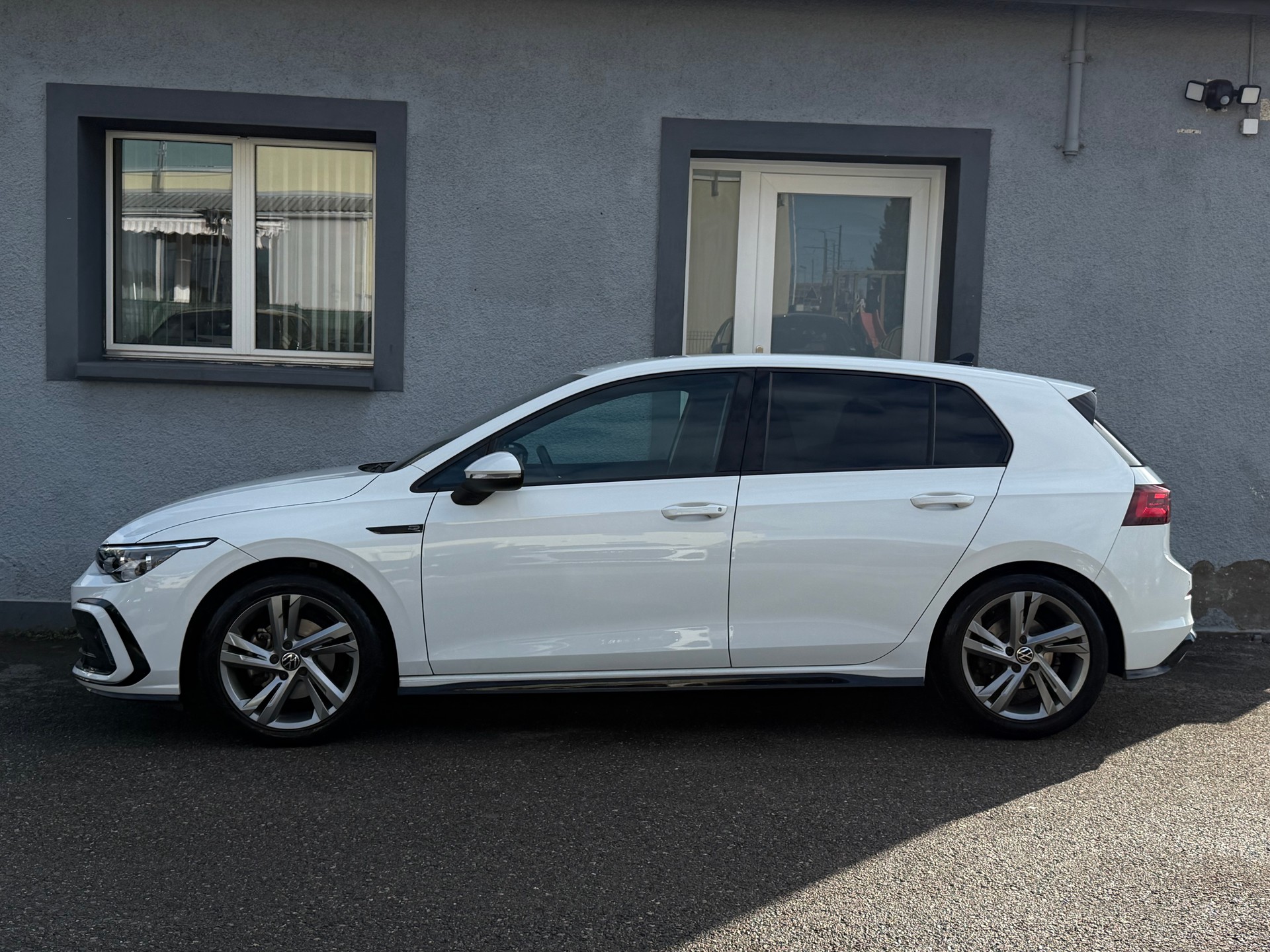 VW Golf 1.5 eTSI mHEV ACT R-Line DSG-image-2