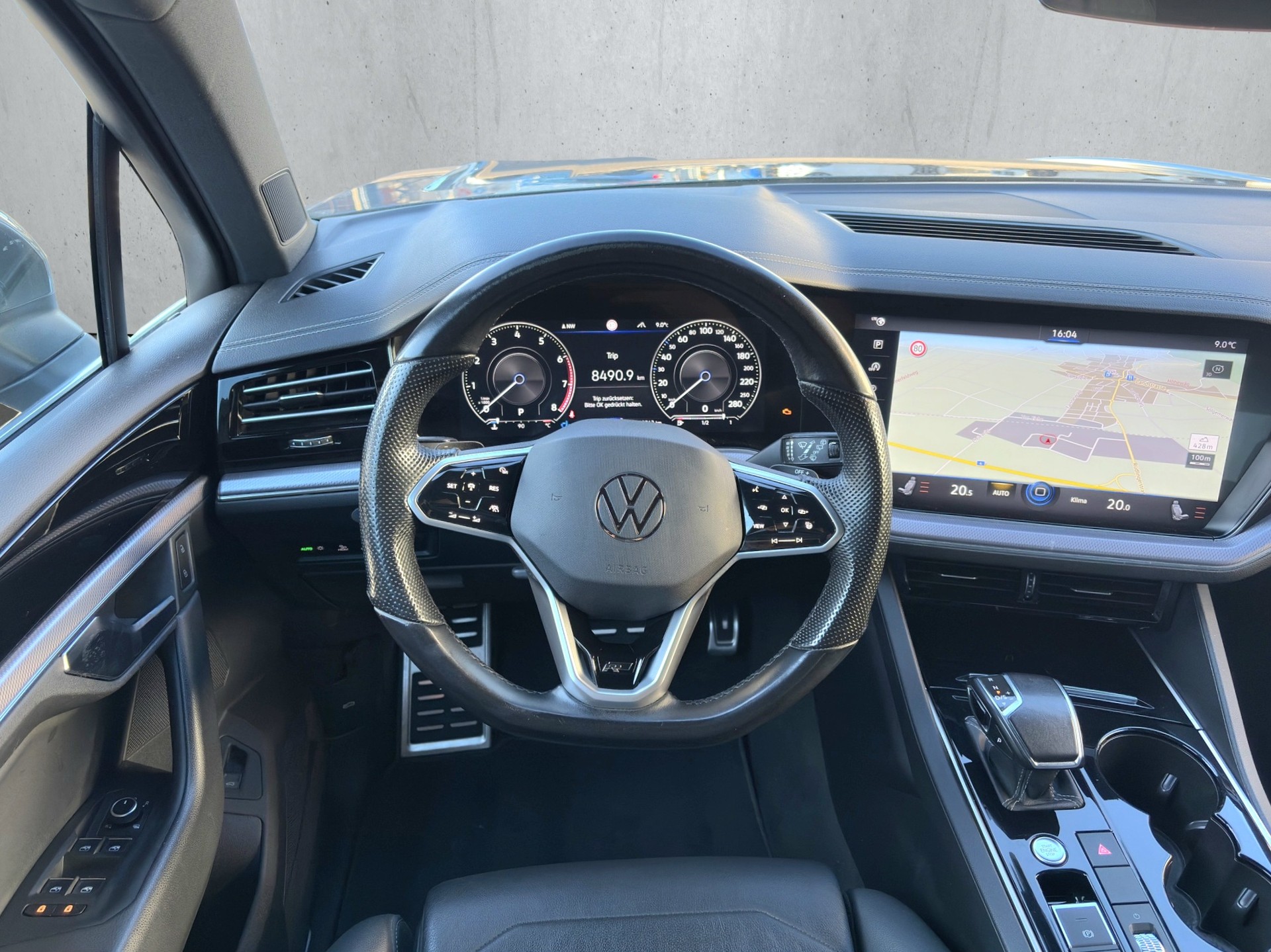 VW Touareg 3.0 V6 TSI R-Line-image-10