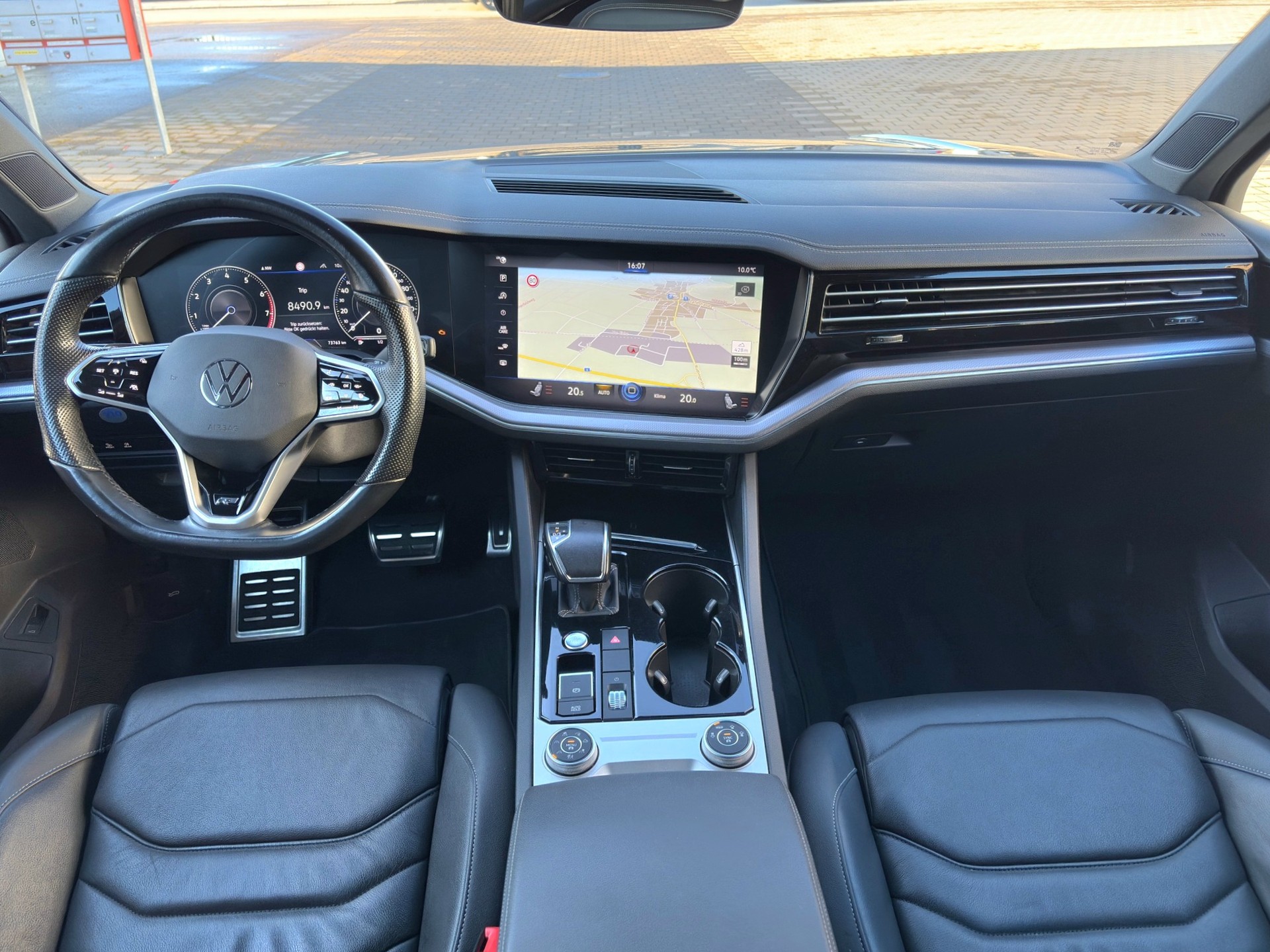 VW Touareg 3.0 V6 TSI R-Line-image-9